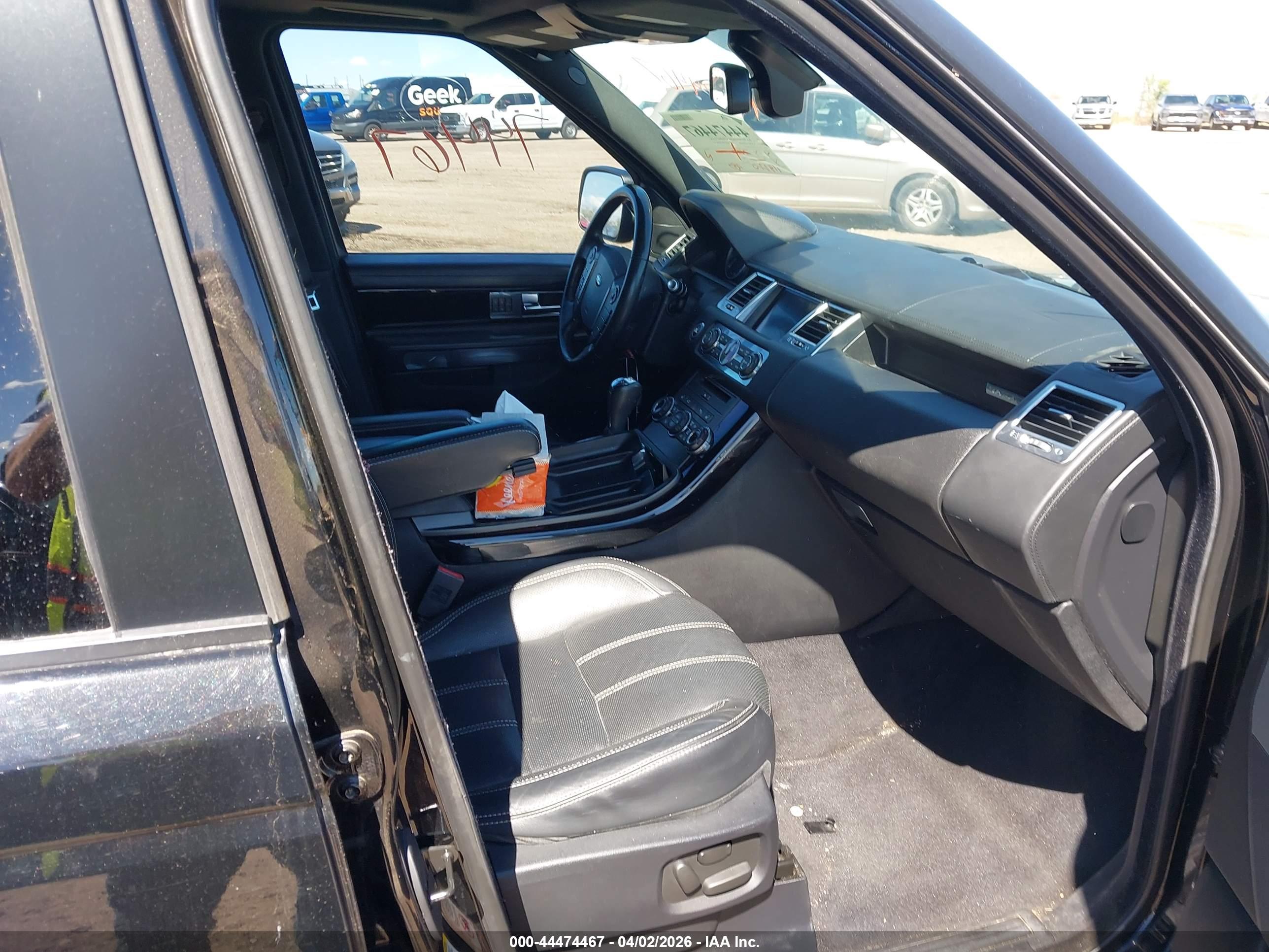 LAND ROVER image 5