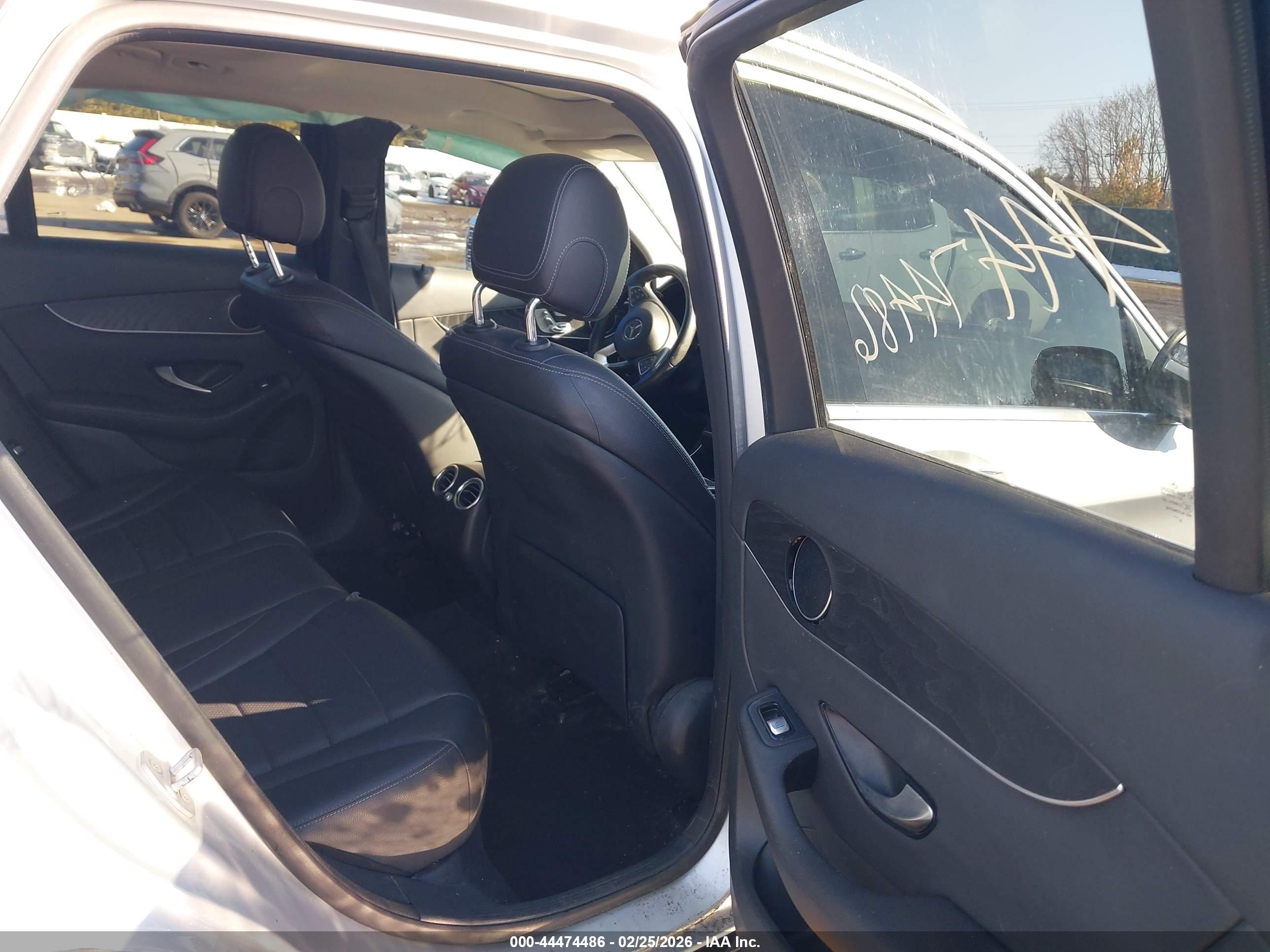 MERCEDES-BENZ GLC image 8