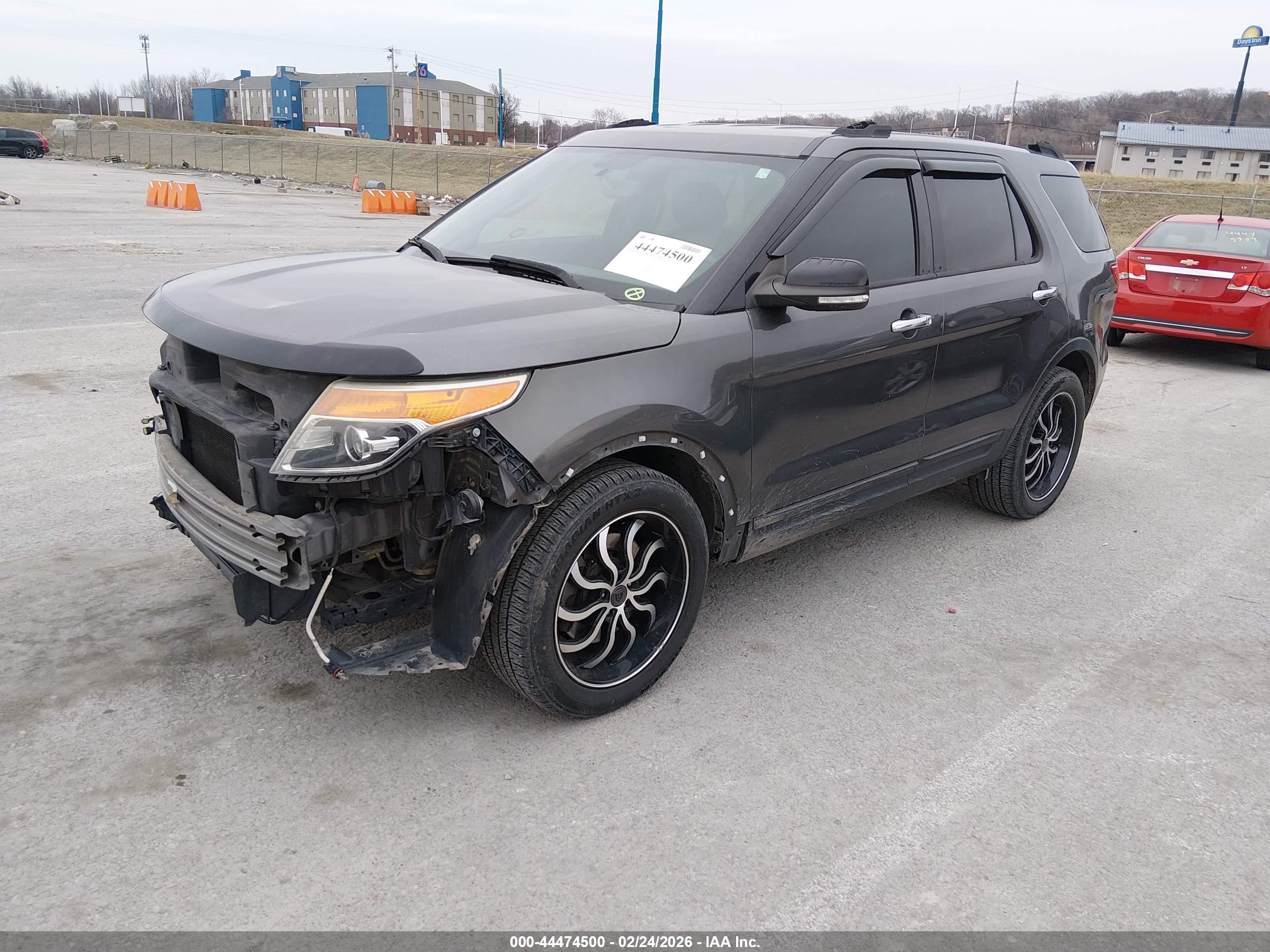FORD EXPLORER image 2
