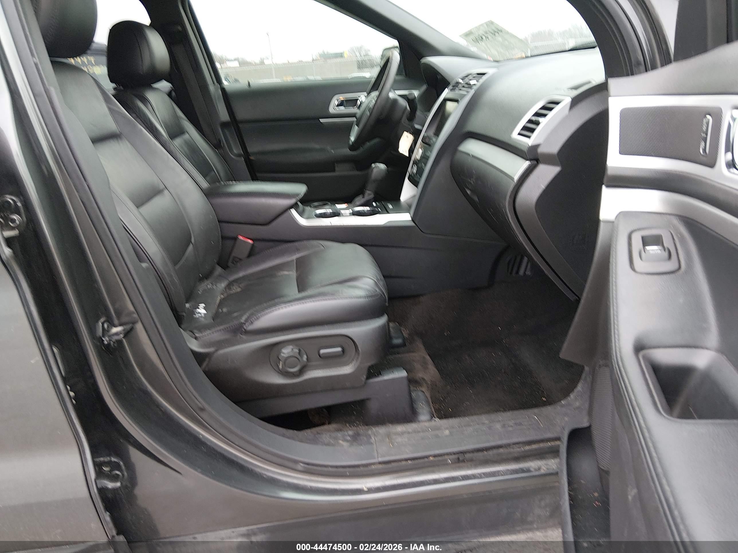 FORD EXPLORER image 5
