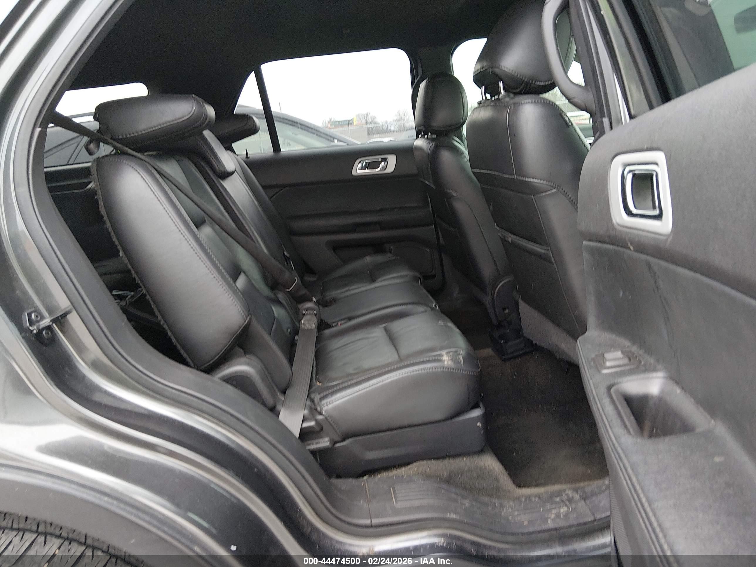 FORD EXPLORER image 8