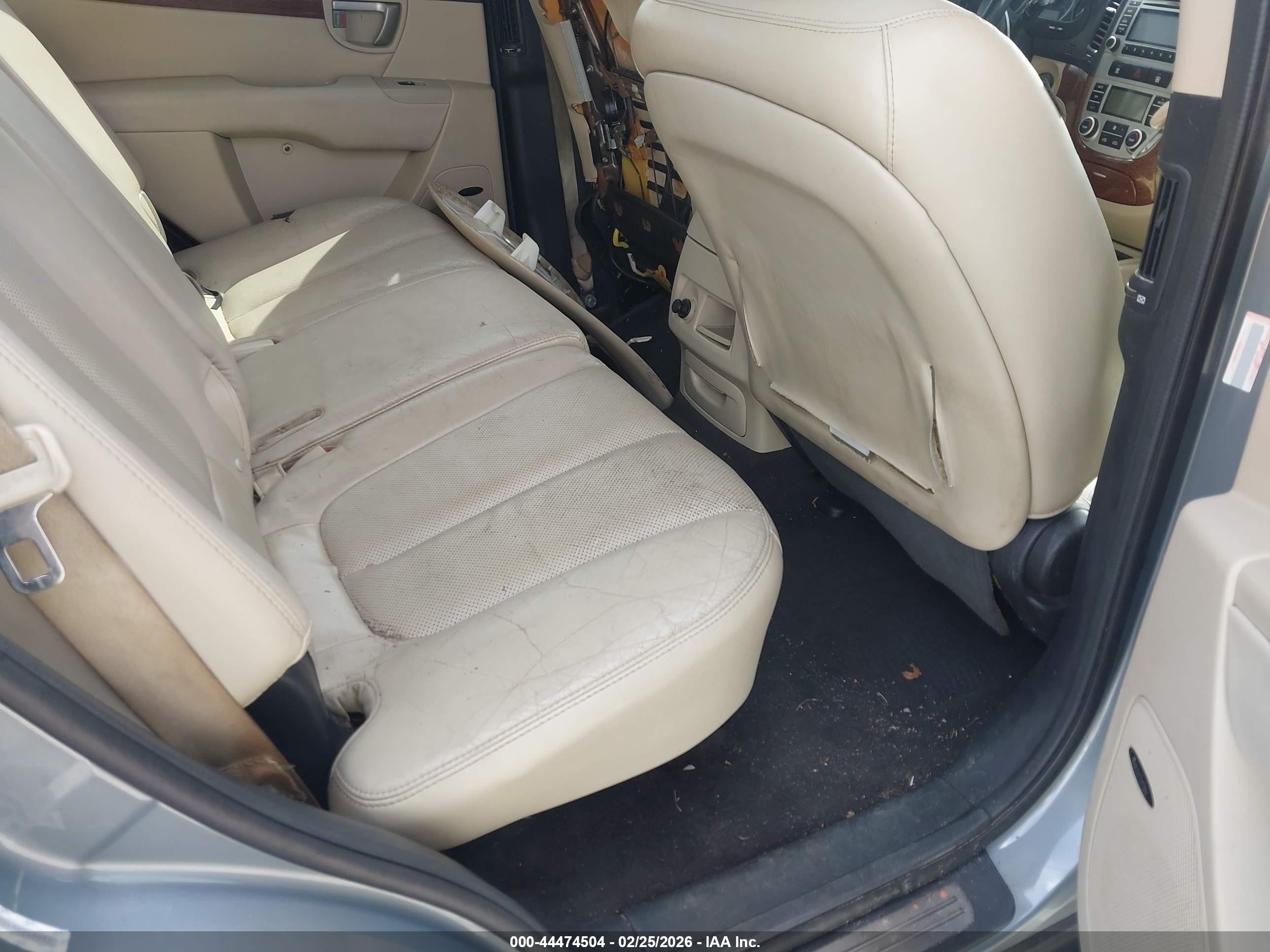 HYUNDAI SANTA image 8