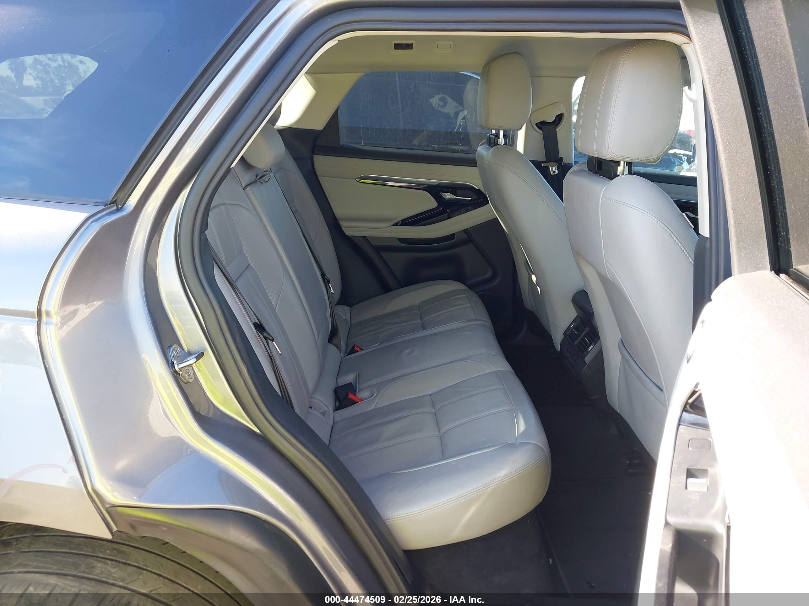 LAND ROVER image 8