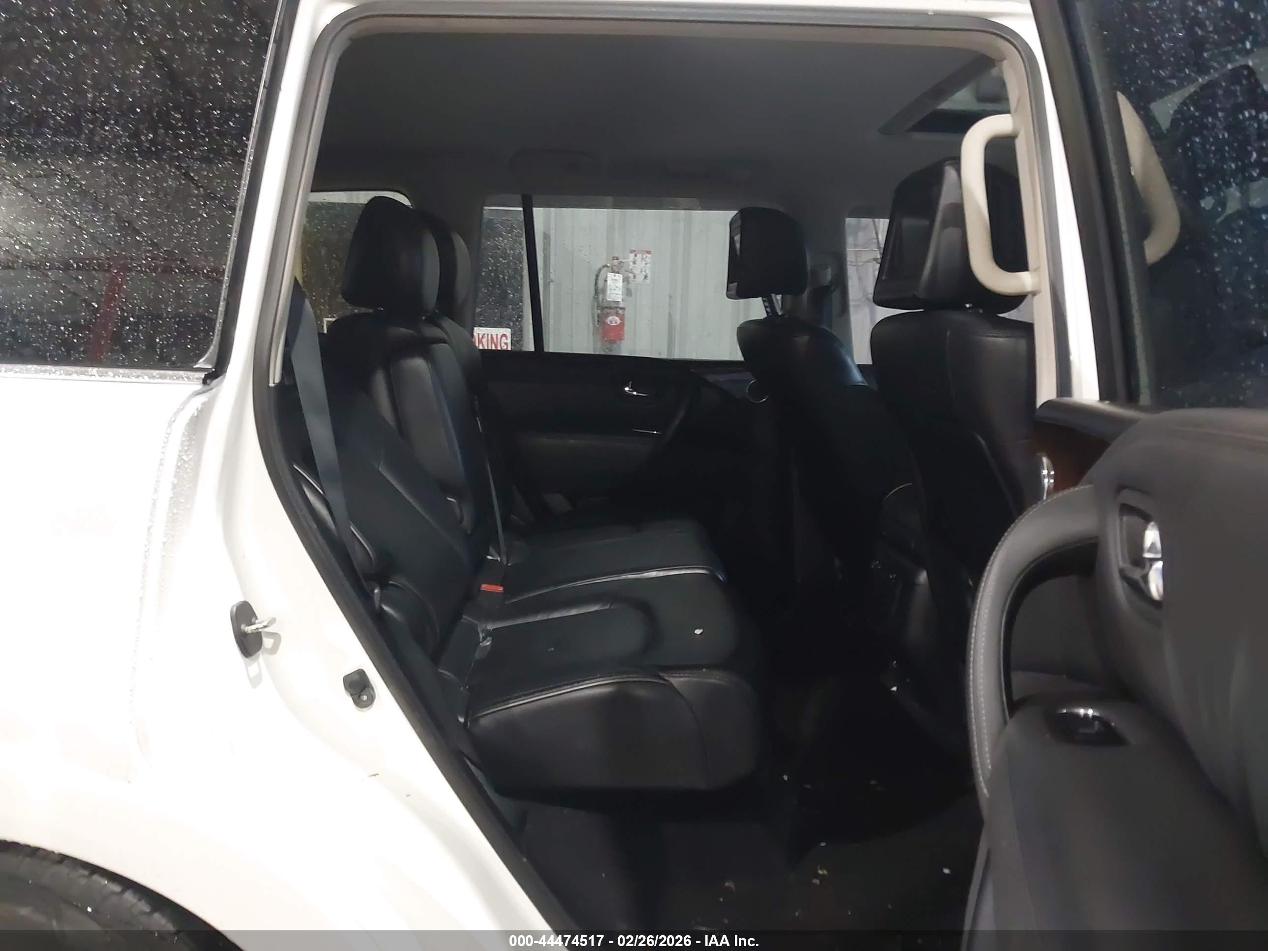 INFINITI QX56 image 8