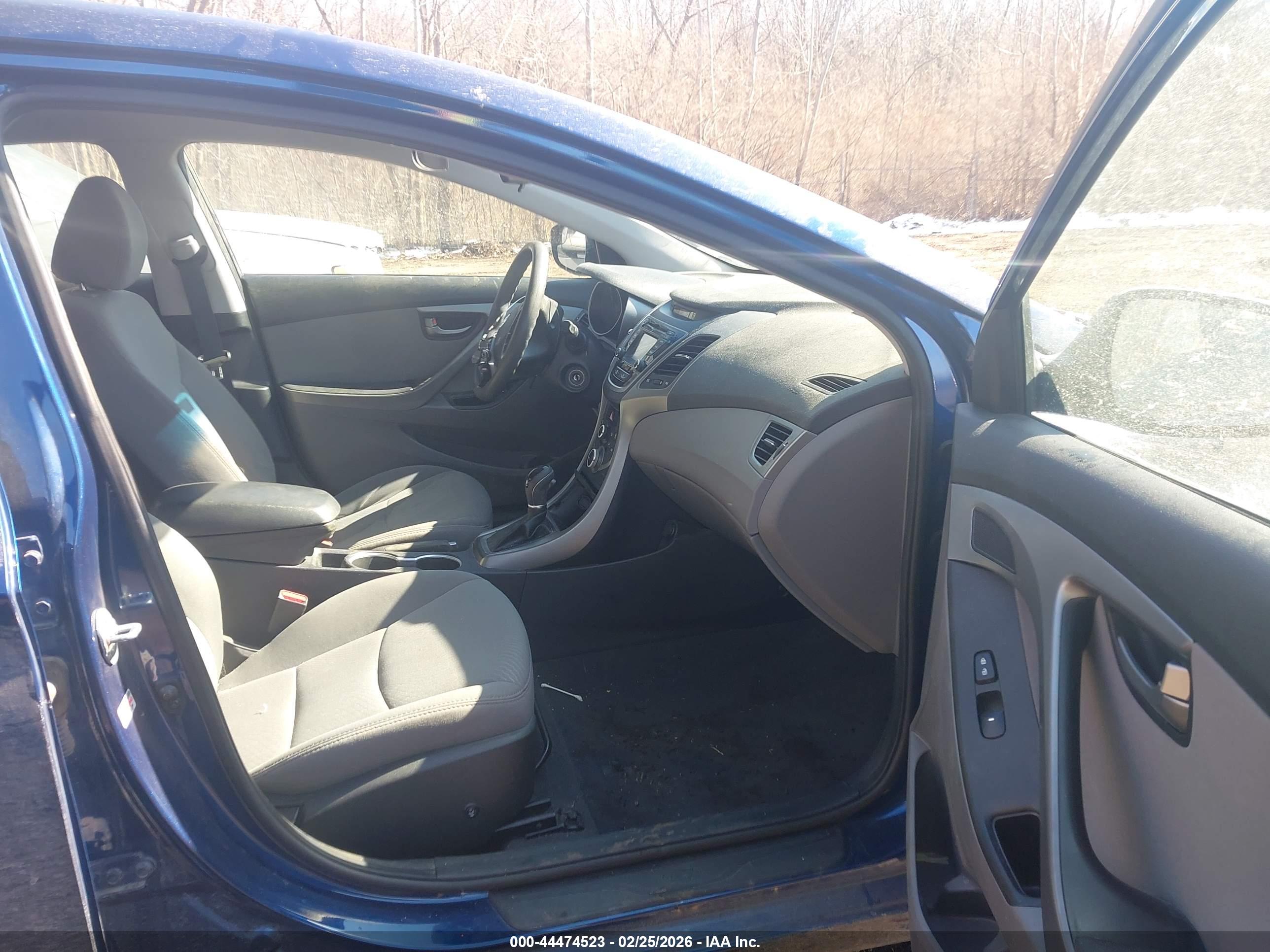 HYUNDAI ELANTRA image 5