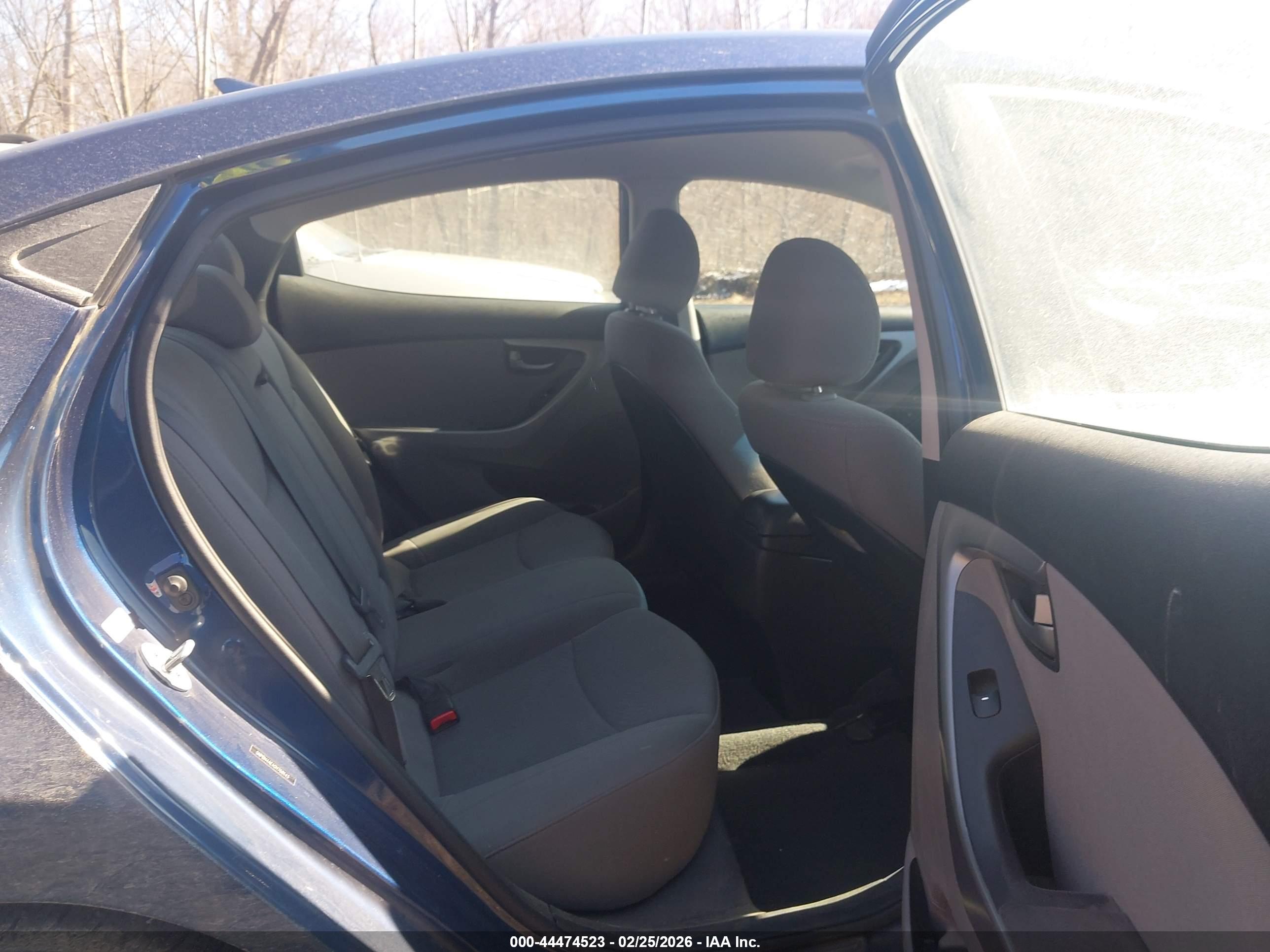 HYUNDAI ELANTRA image 8