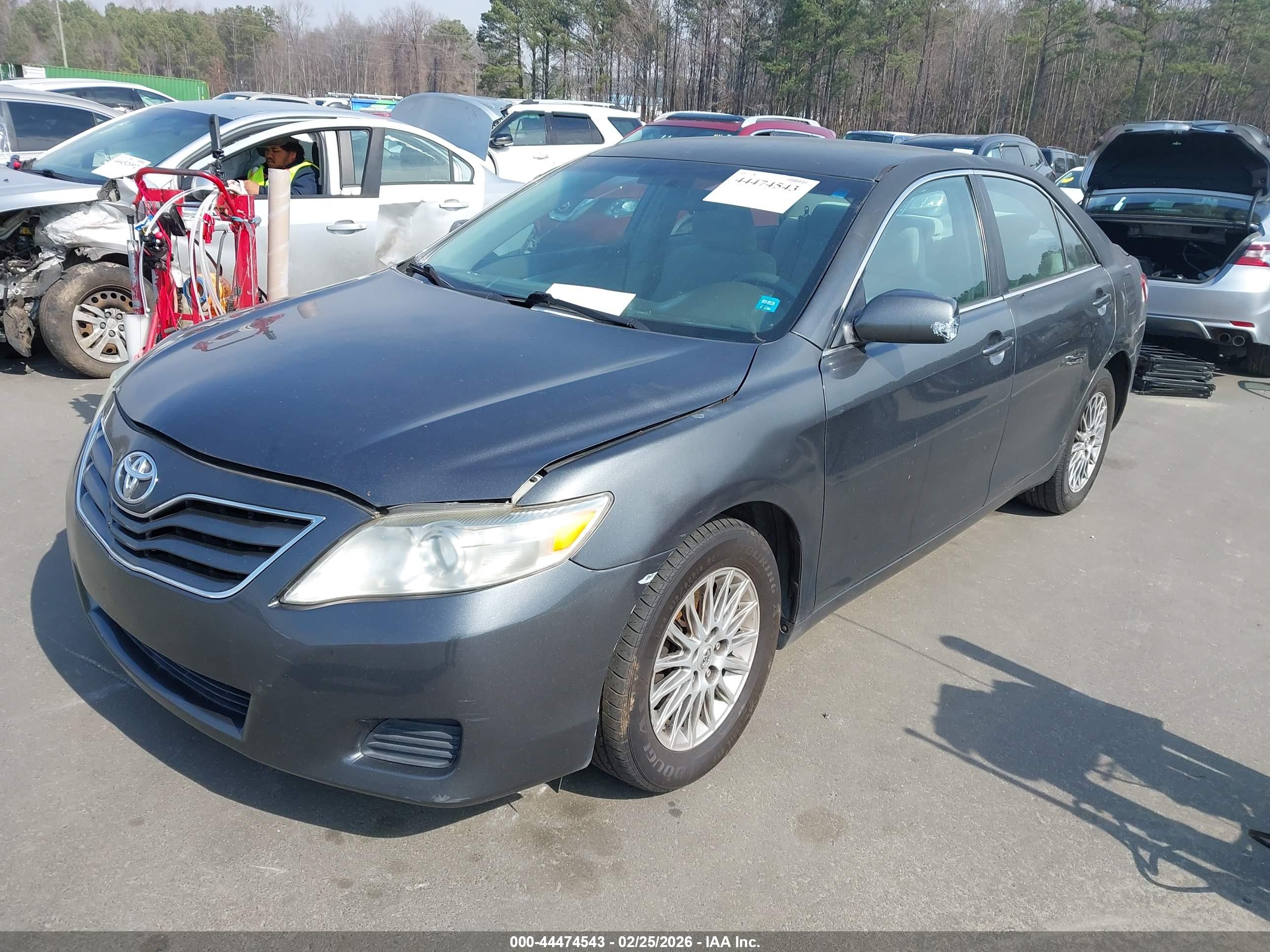 TOYOTA CAMRY image 2