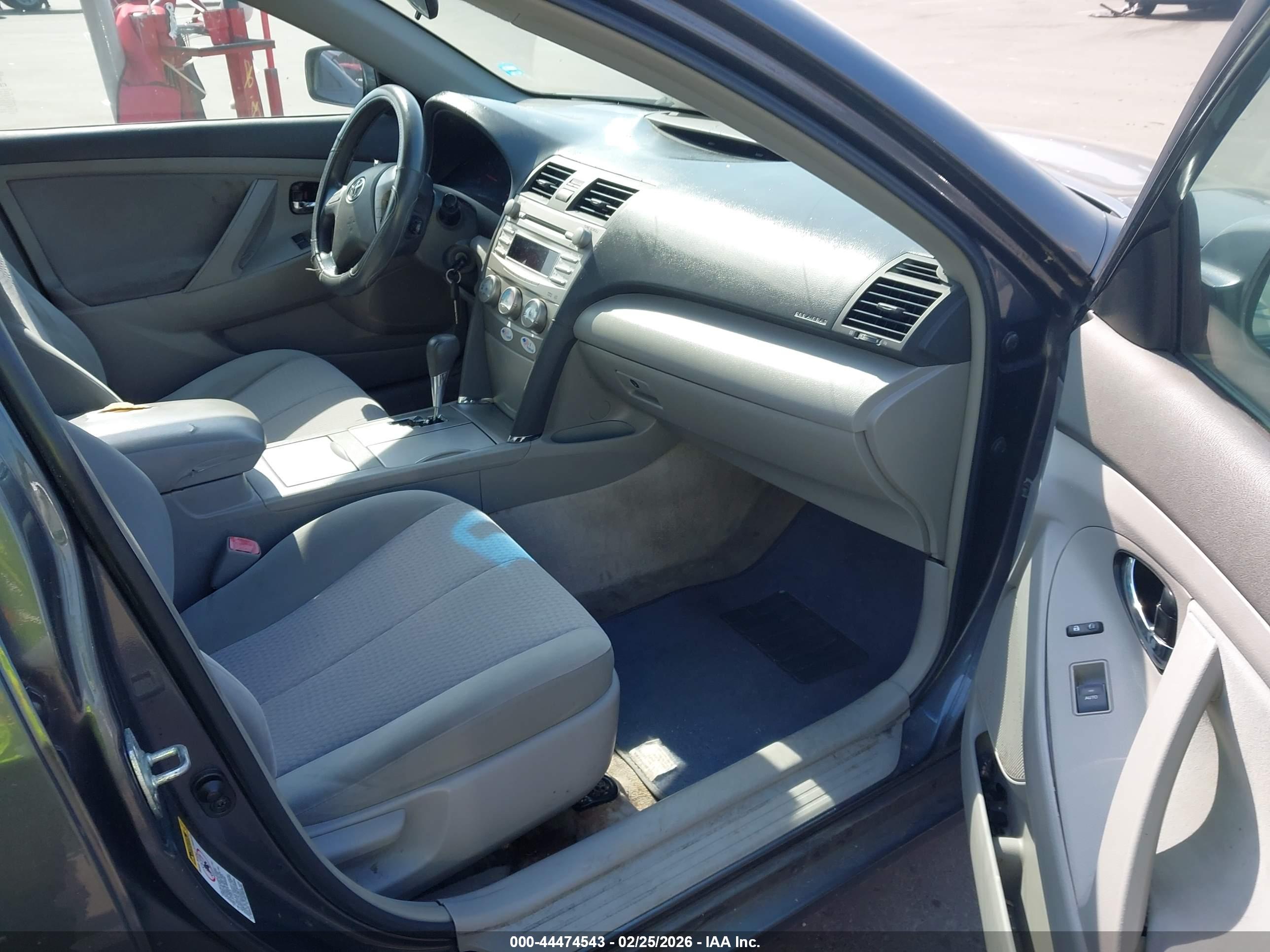 TOYOTA CAMRY image 5