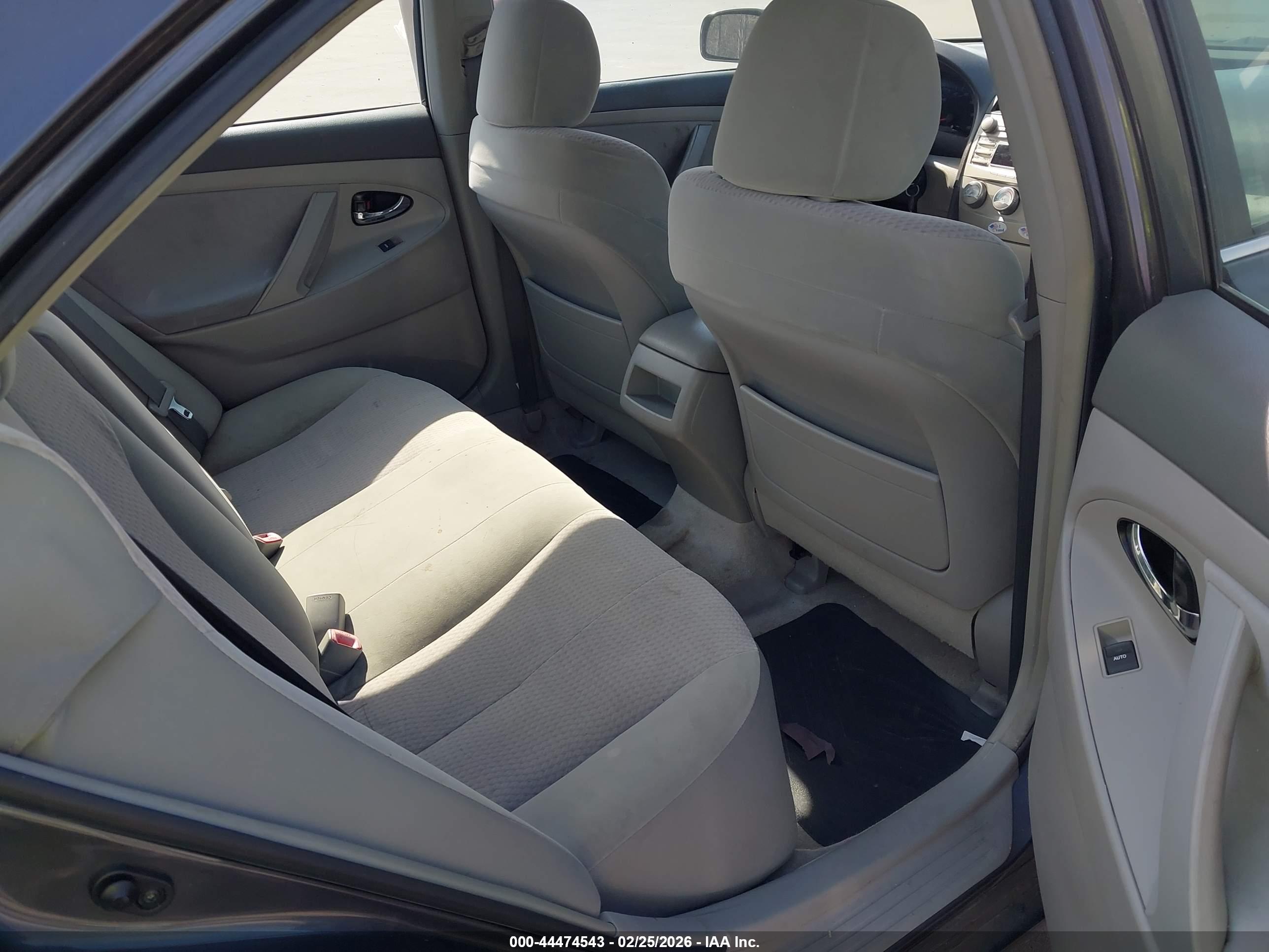 TOYOTA CAMRY image 8