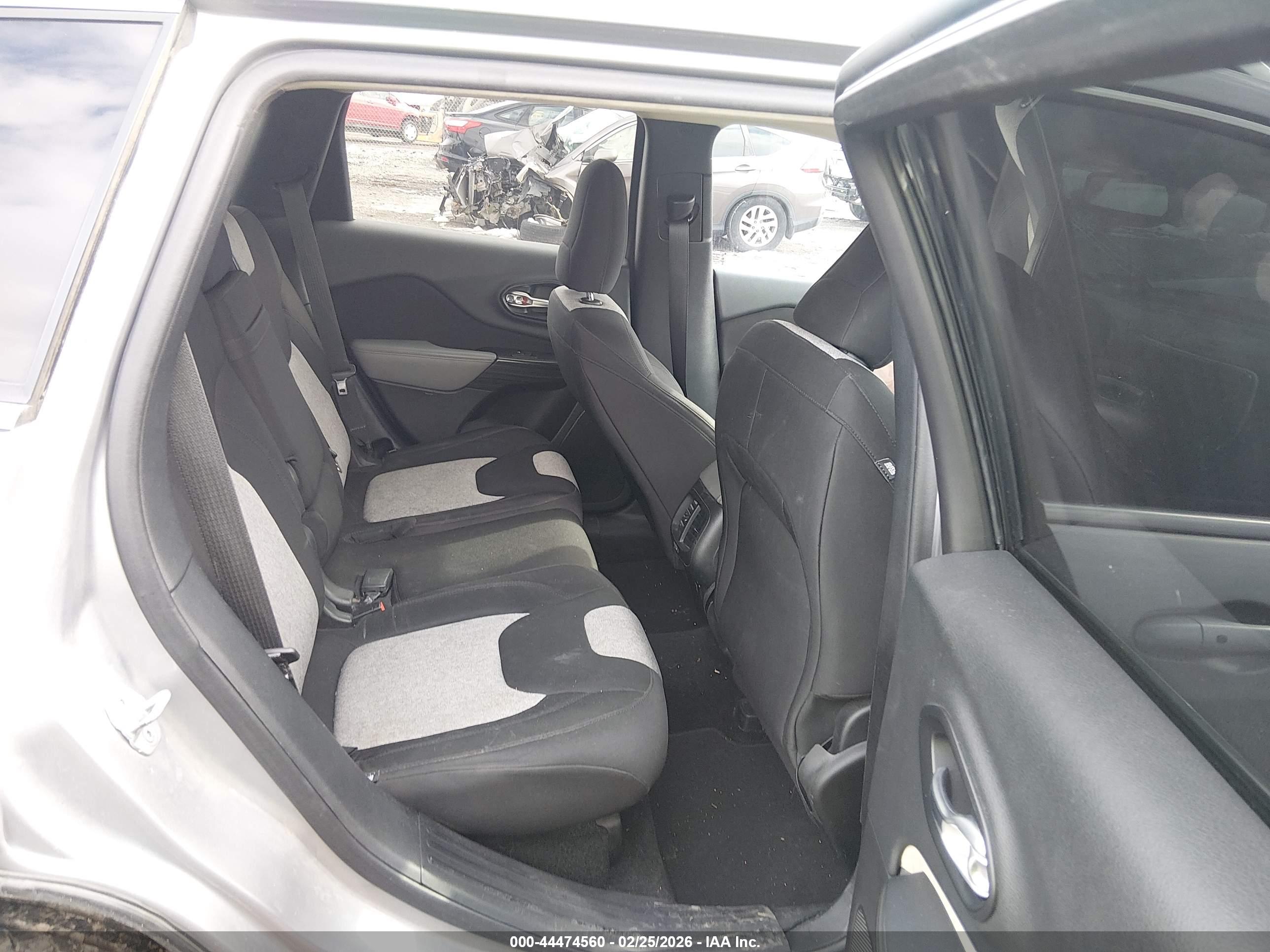 JEEP CHEROKEE image 8