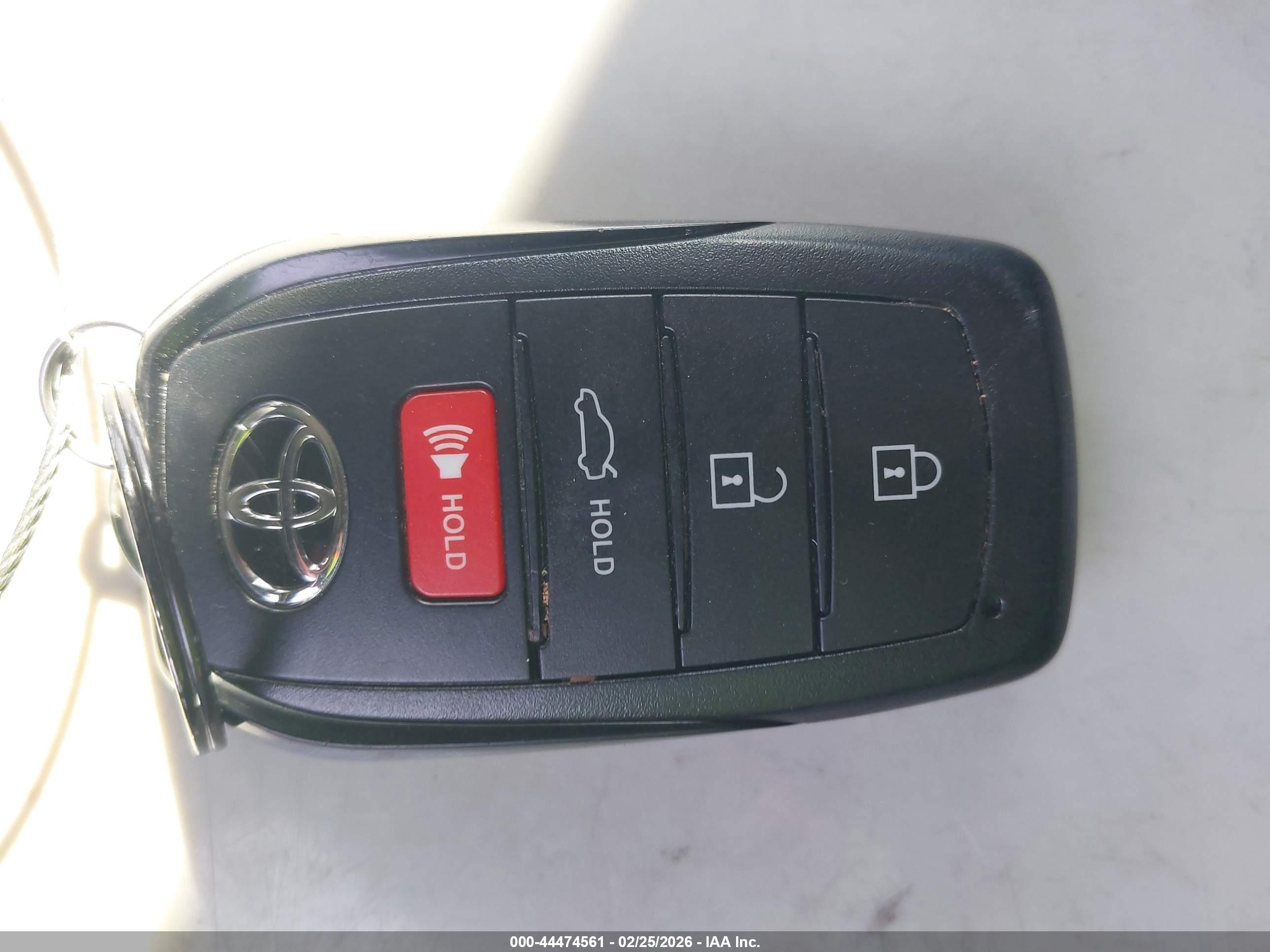 TOYOTA CAMRY image 11