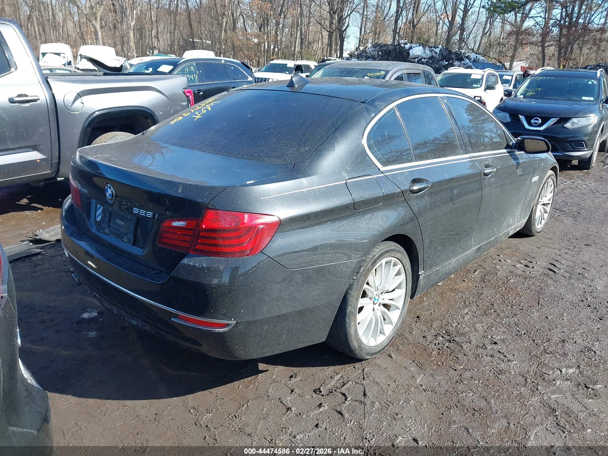BMW 528I image 4