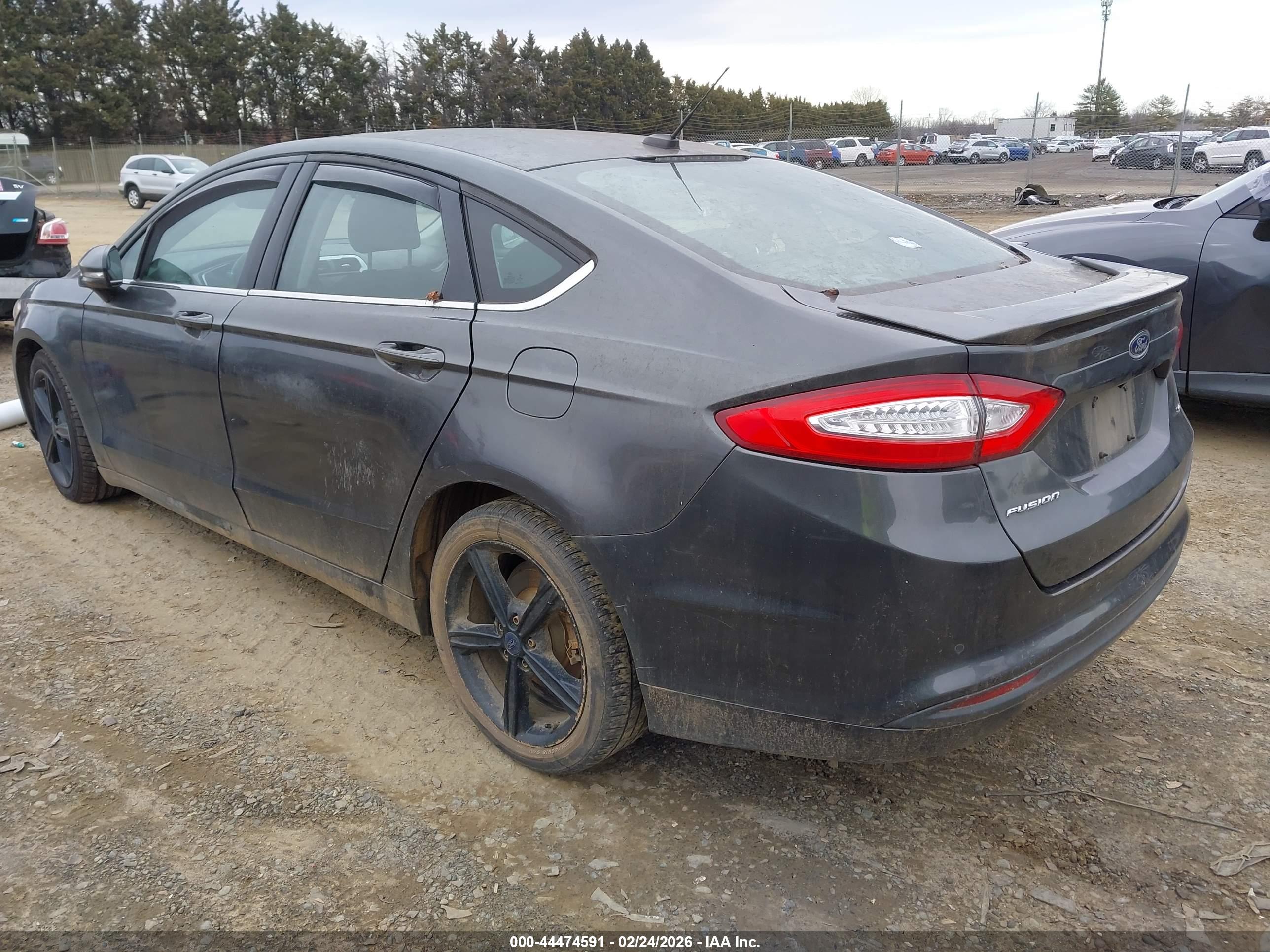 FORD FUSION image 3