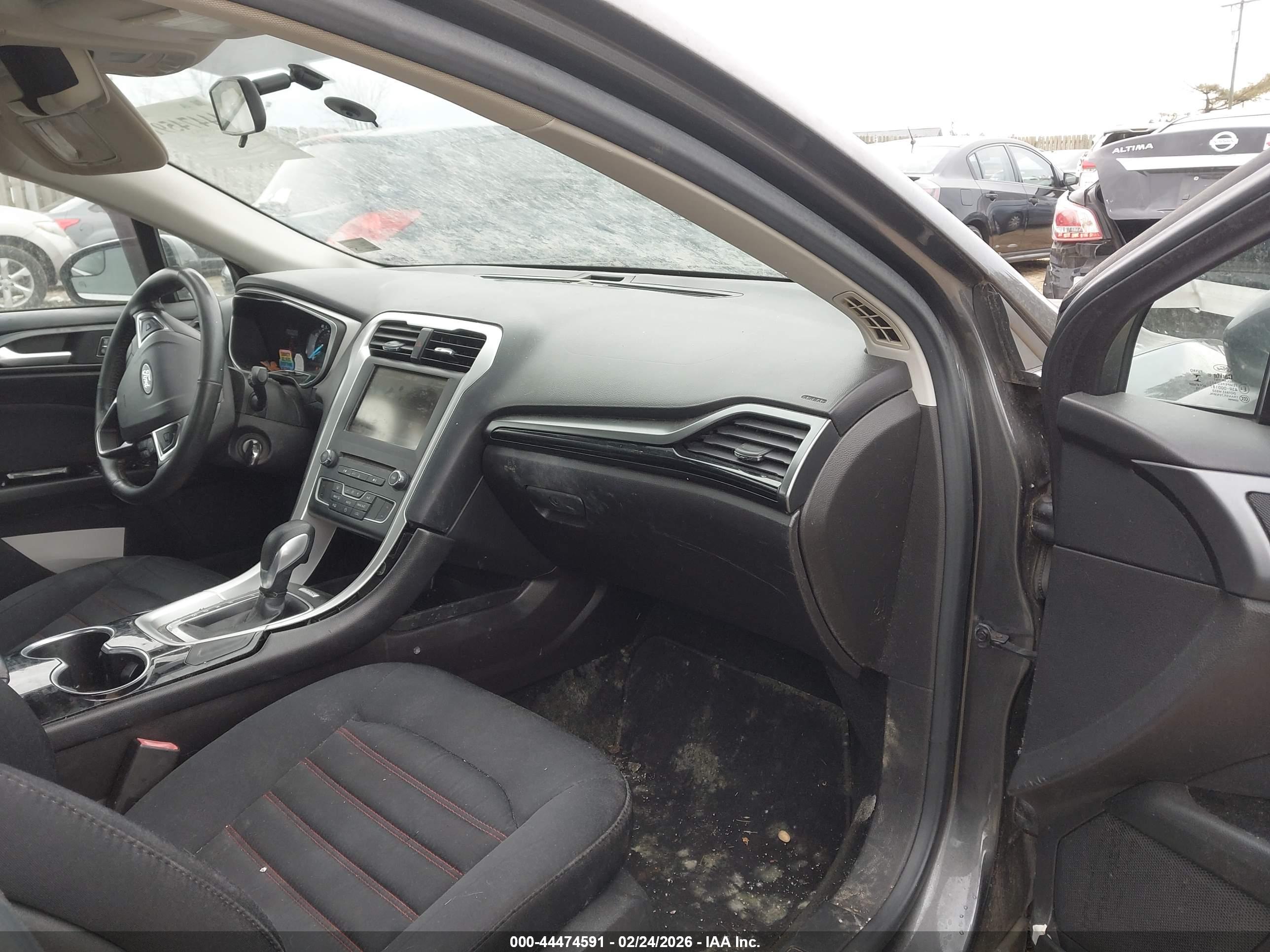 FORD FUSION image 5