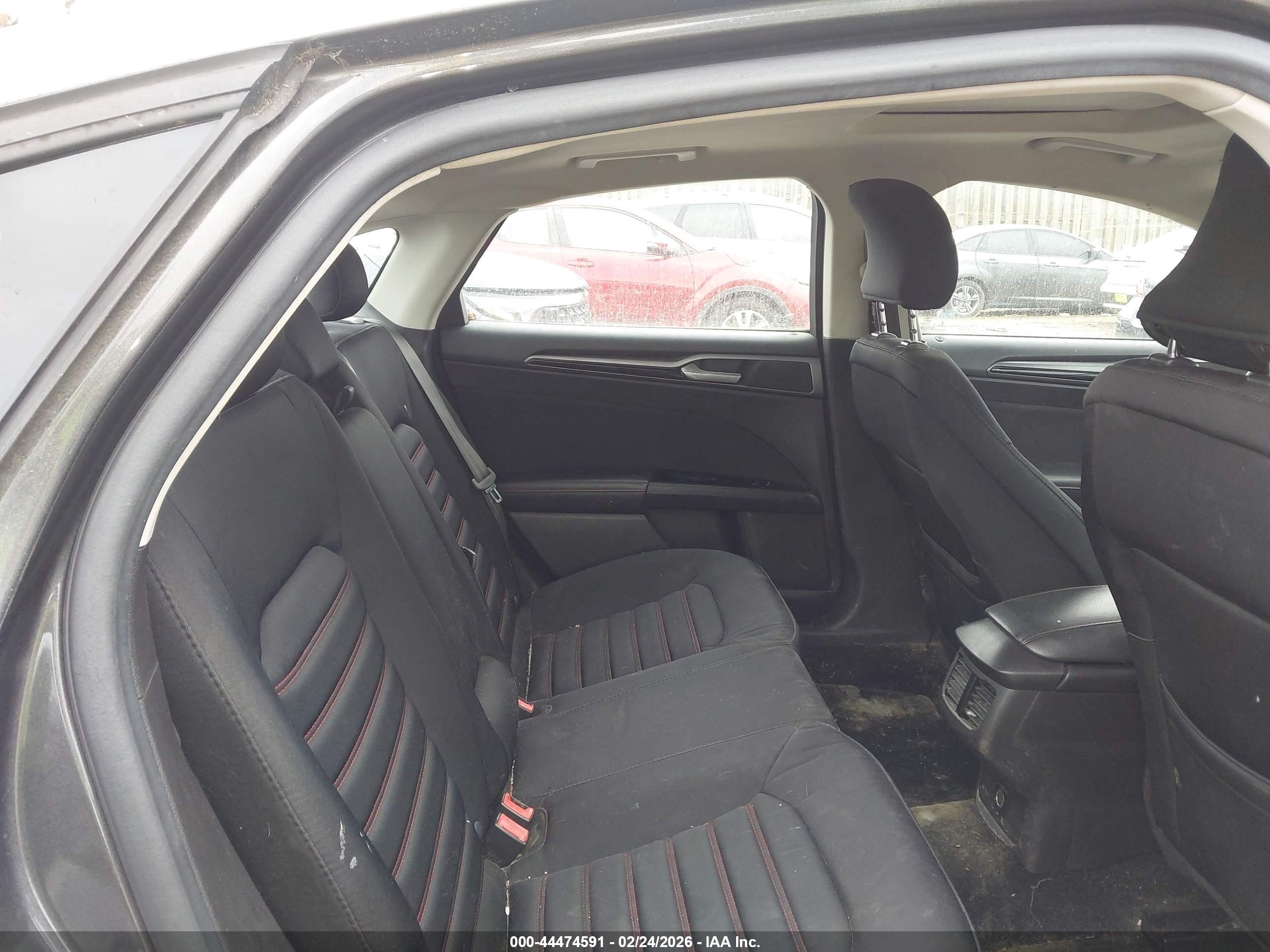 FORD FUSION image 8