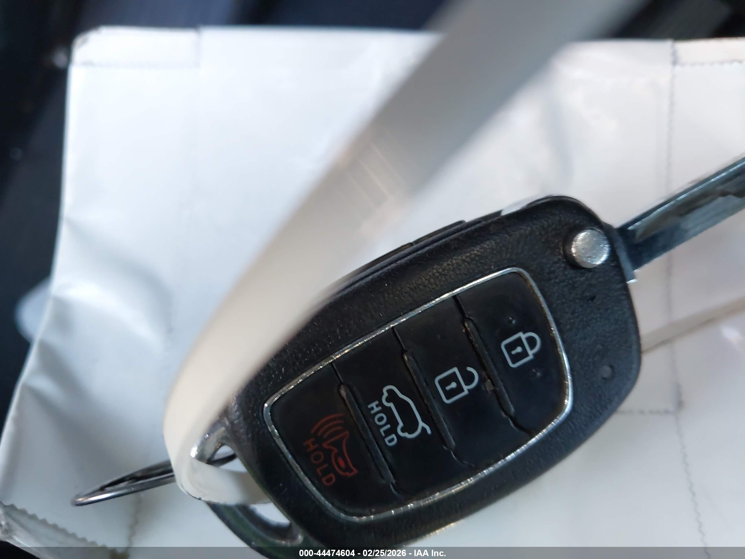 HYUNDAI SANTA image 11