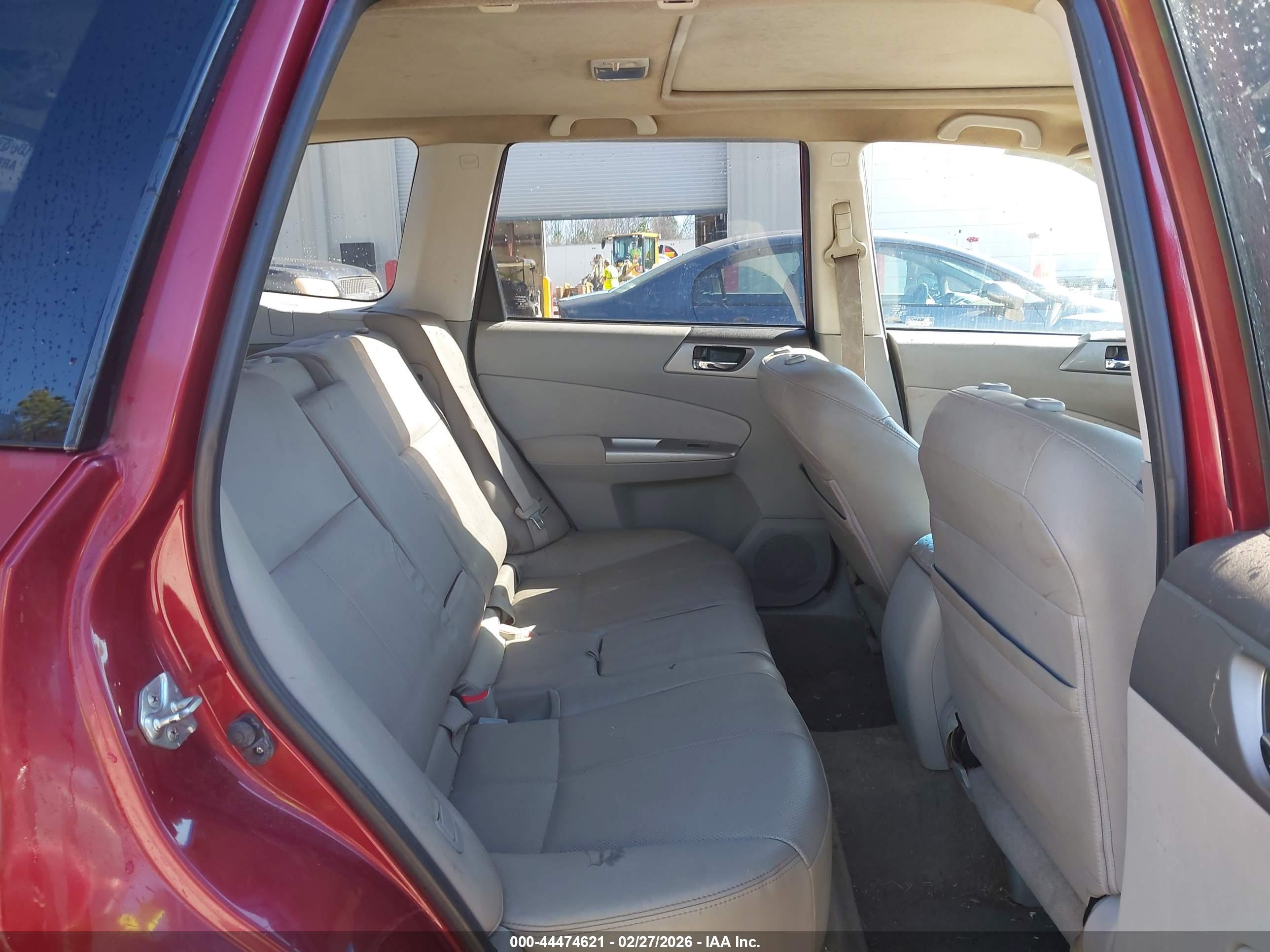 SUBARU FORESTER image 8