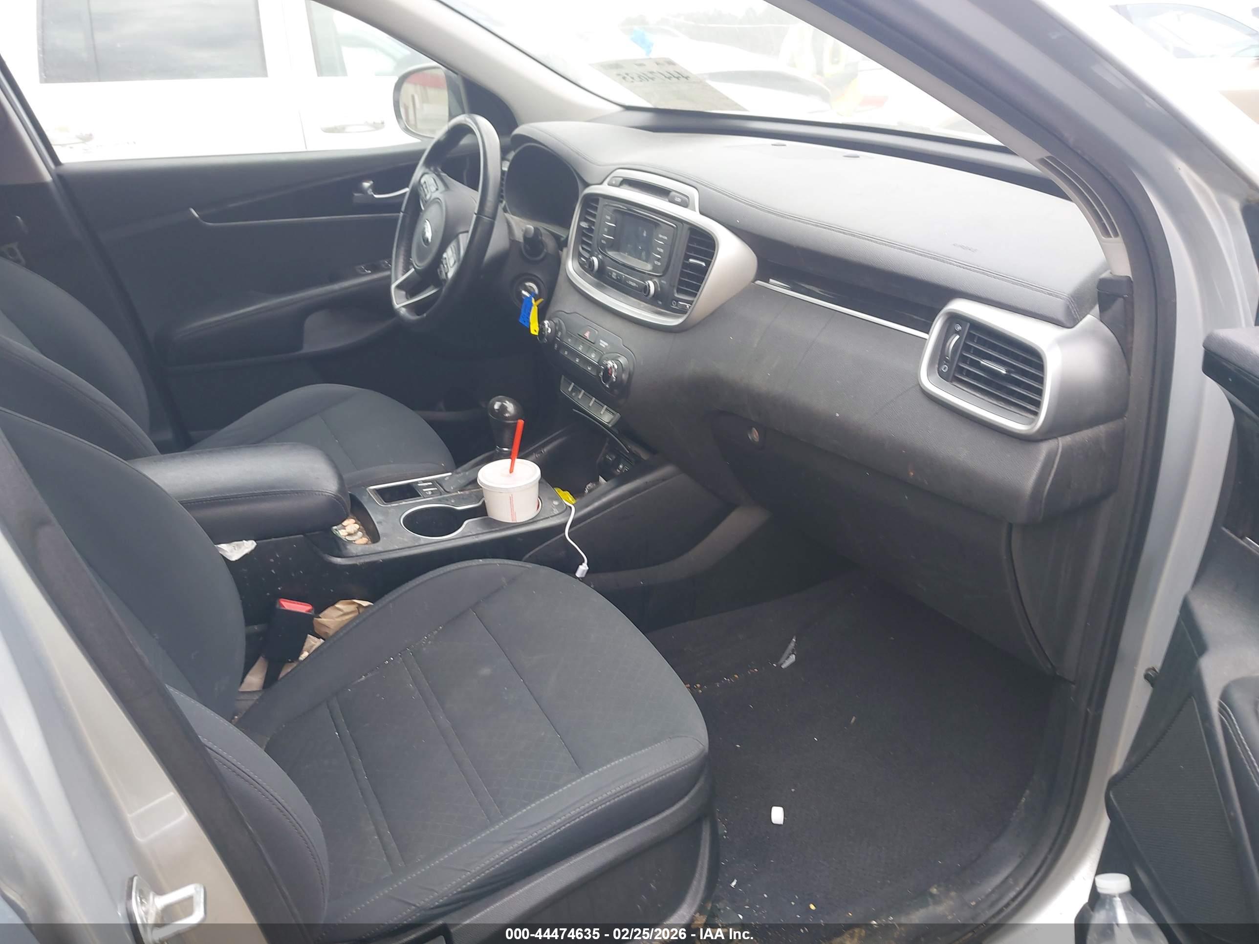 KIA SORENTO image 5