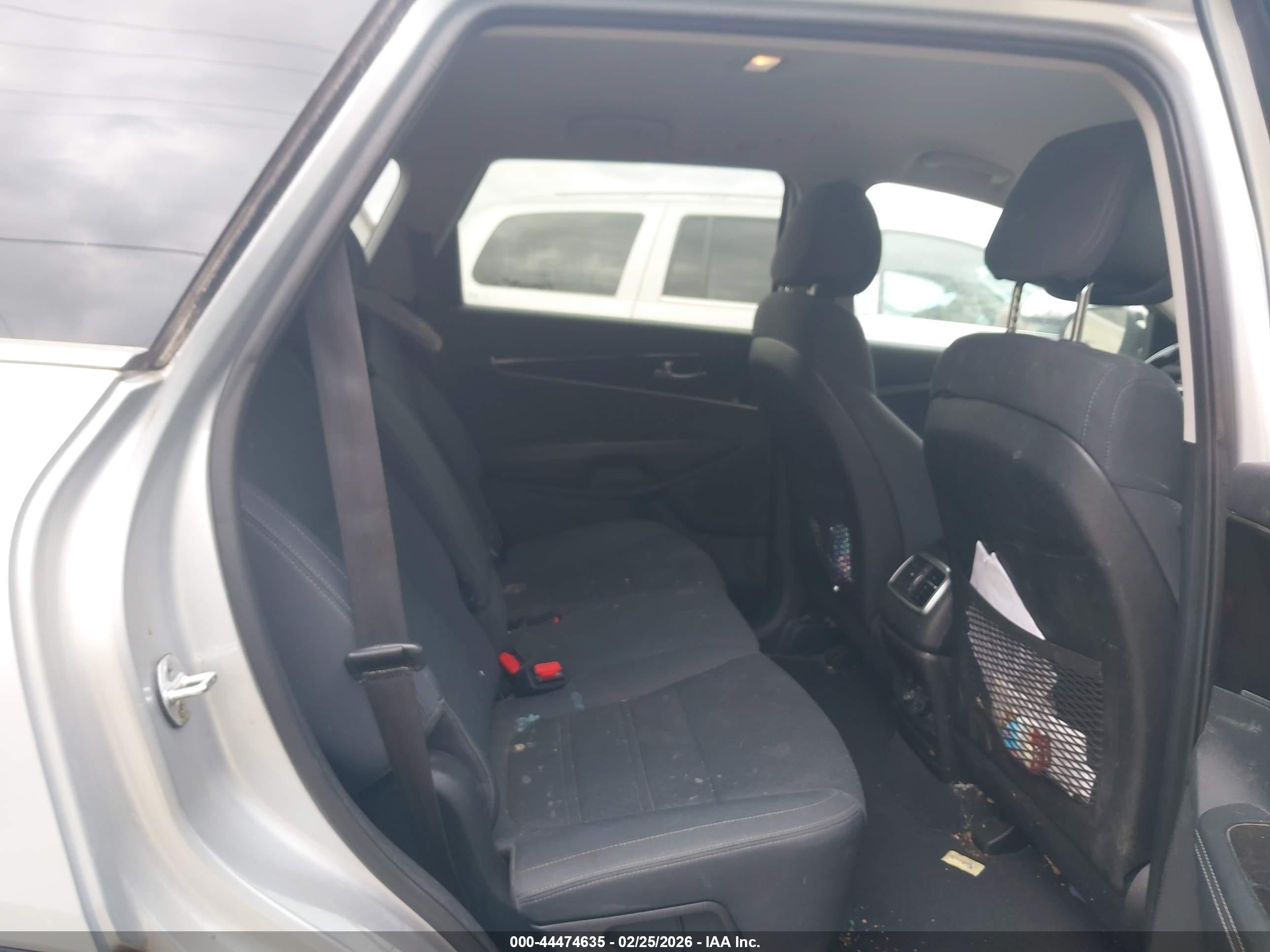 KIA SORENTO image 8
