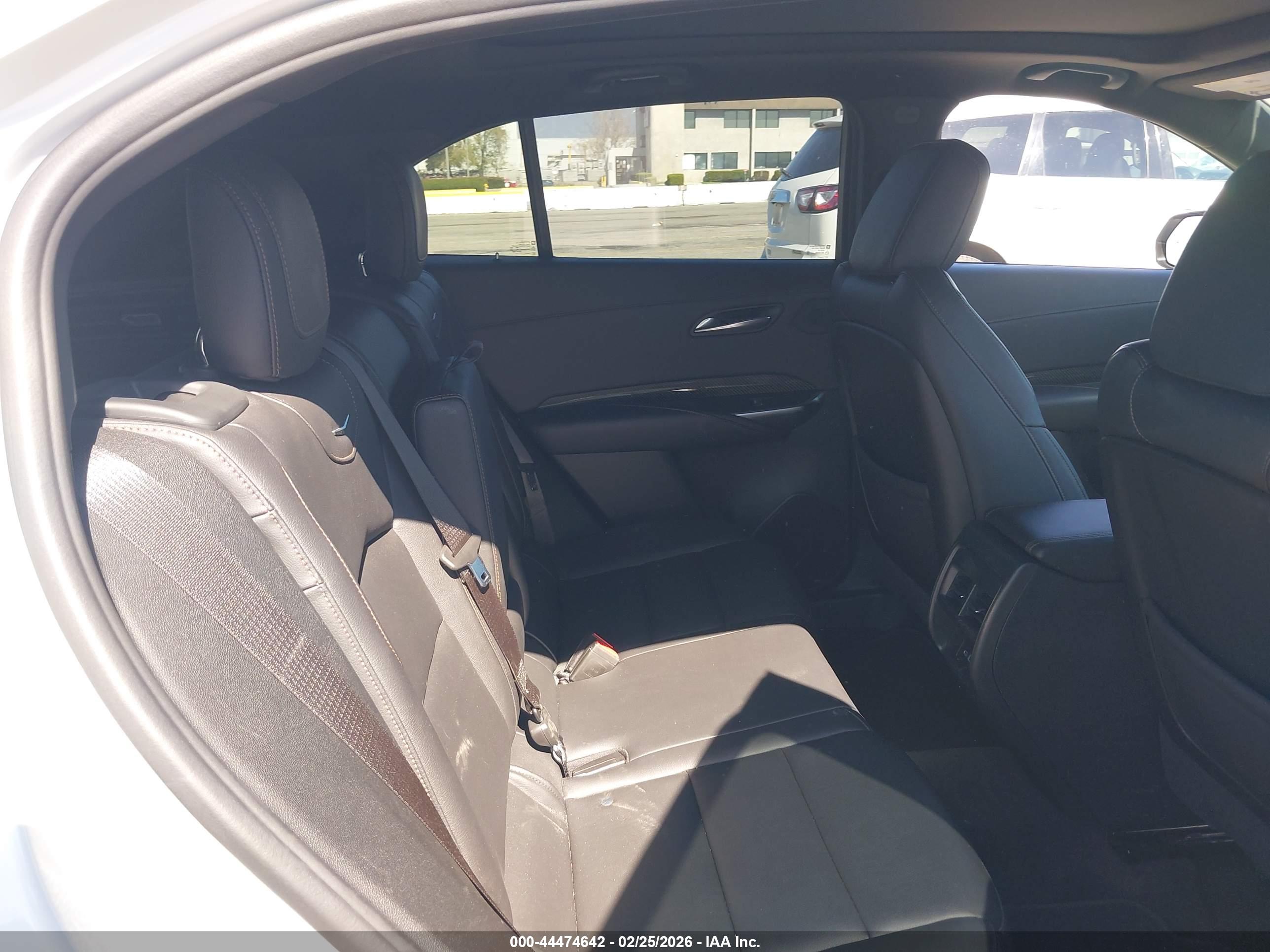 CADILLAC XT4 image 8