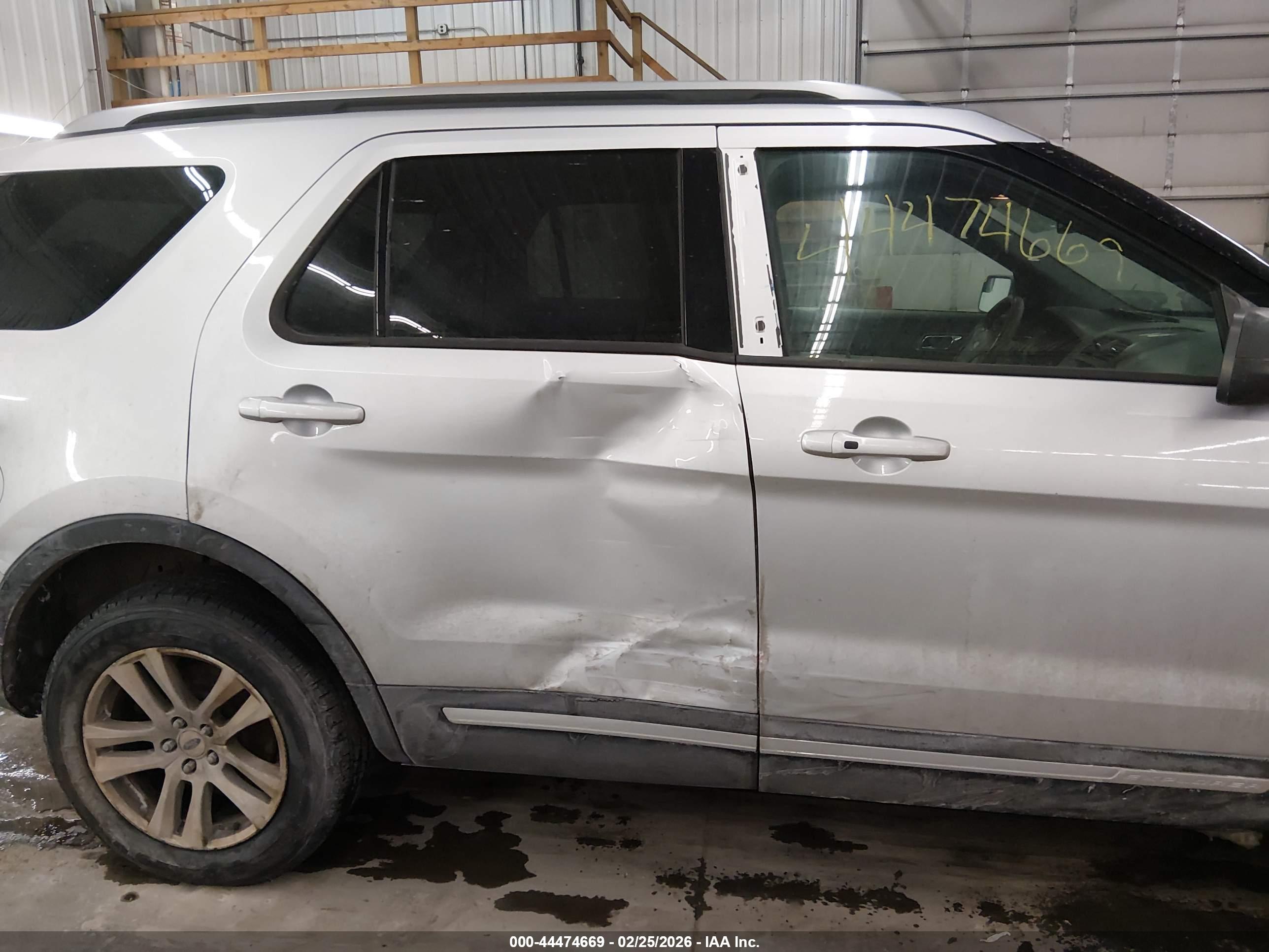 FORD EXPLORER image 6