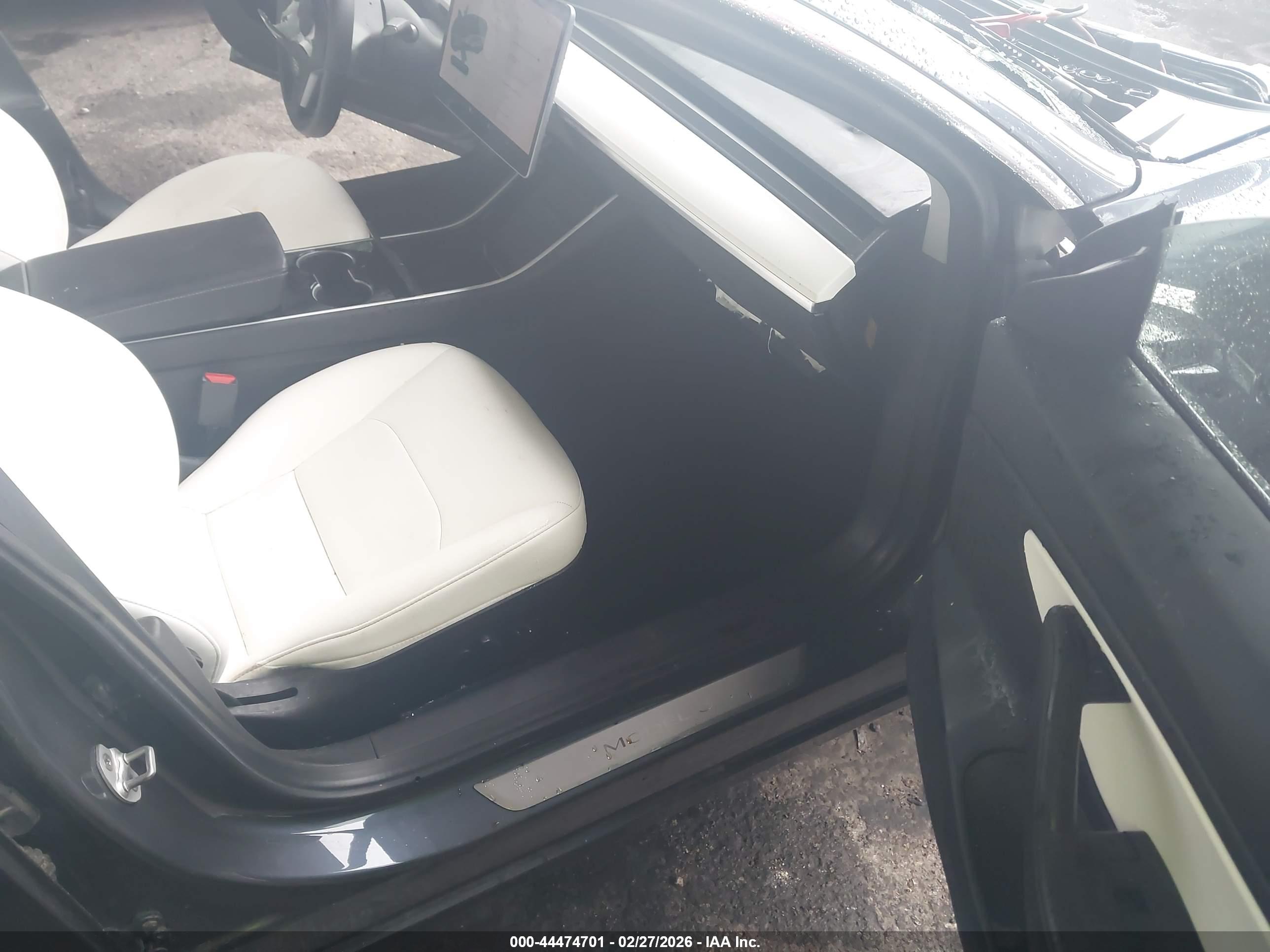 TESLA MODEL image 5