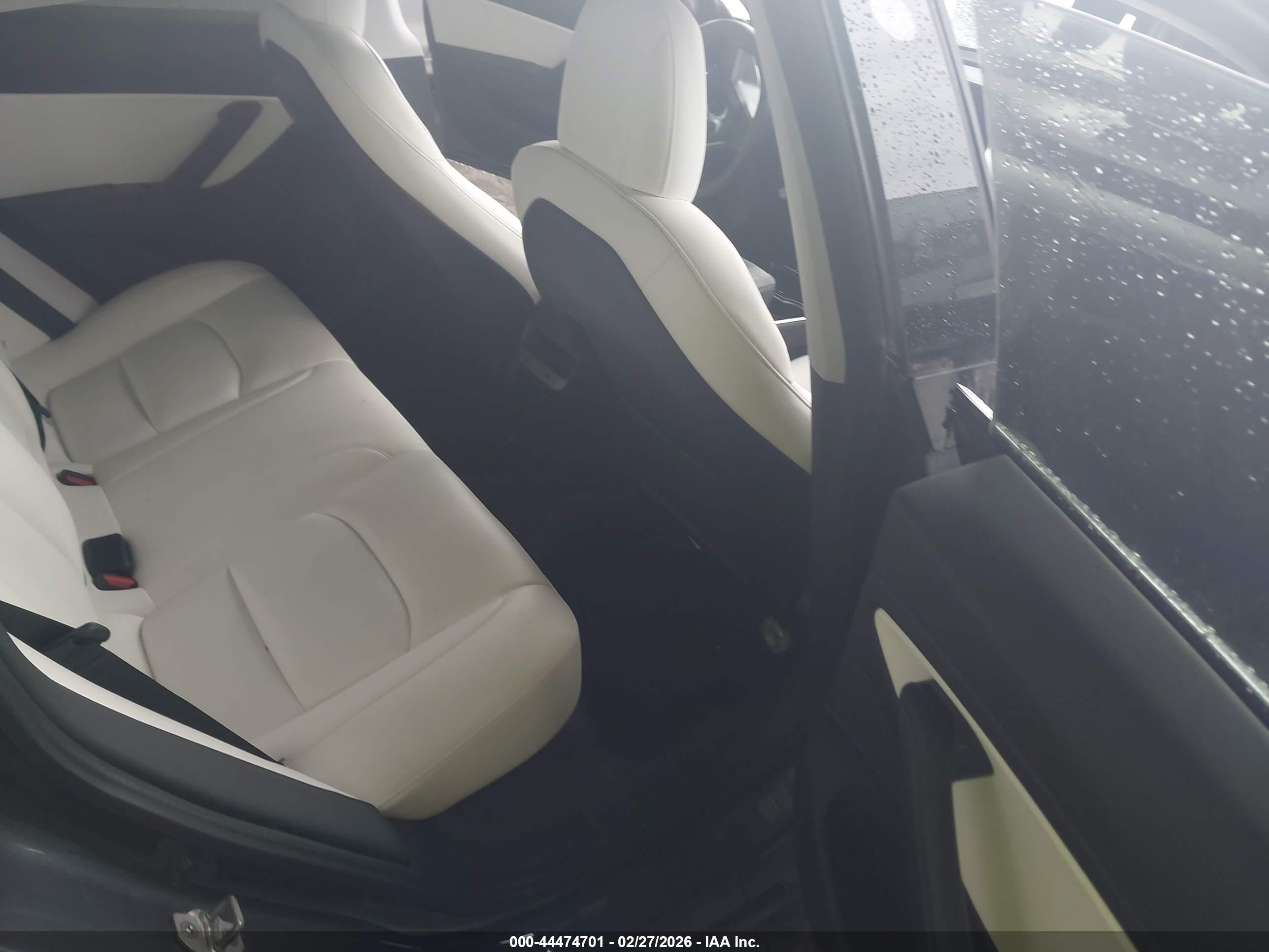 TESLA MODEL image 8