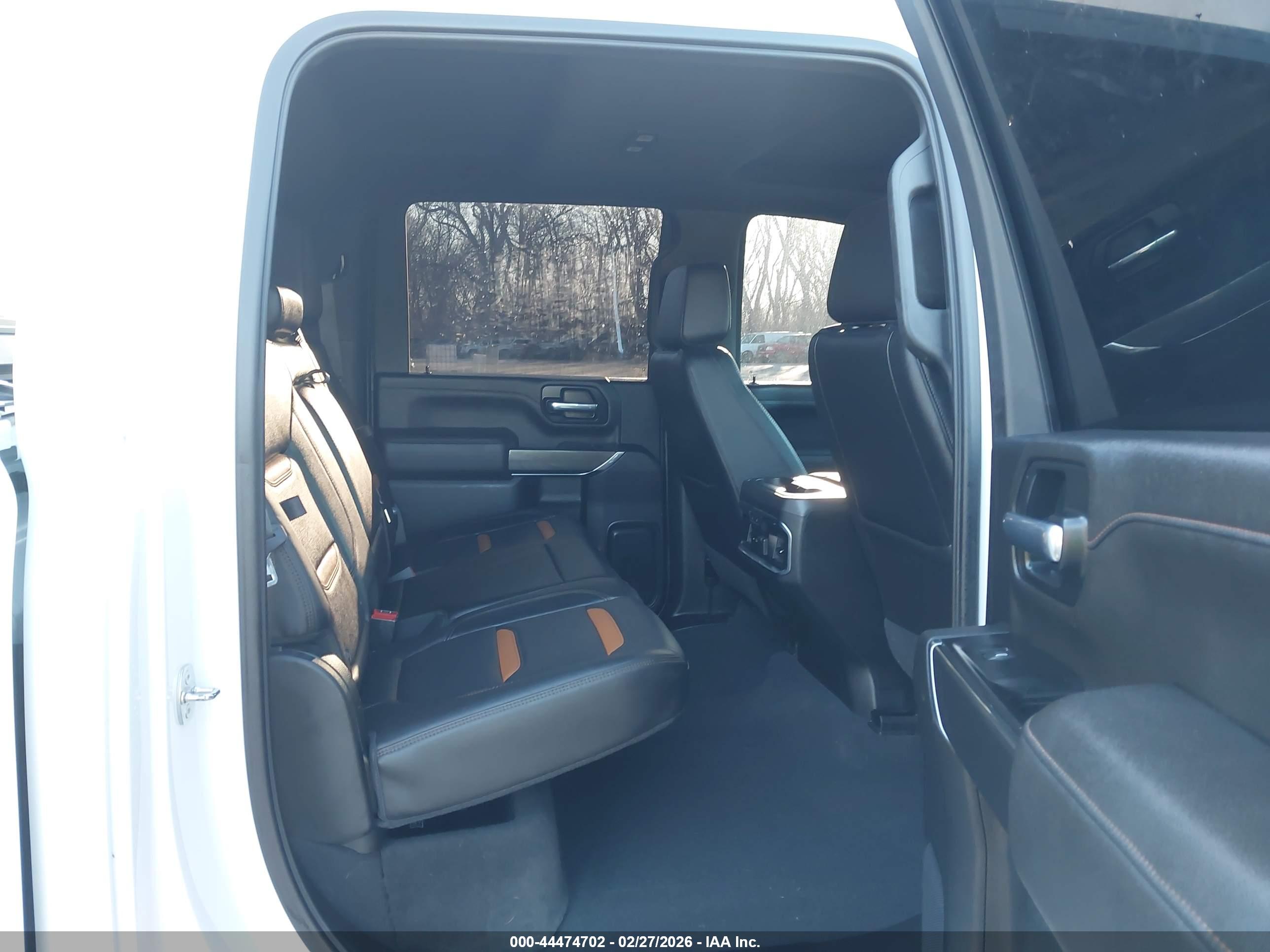 GMC SIERRA image 8