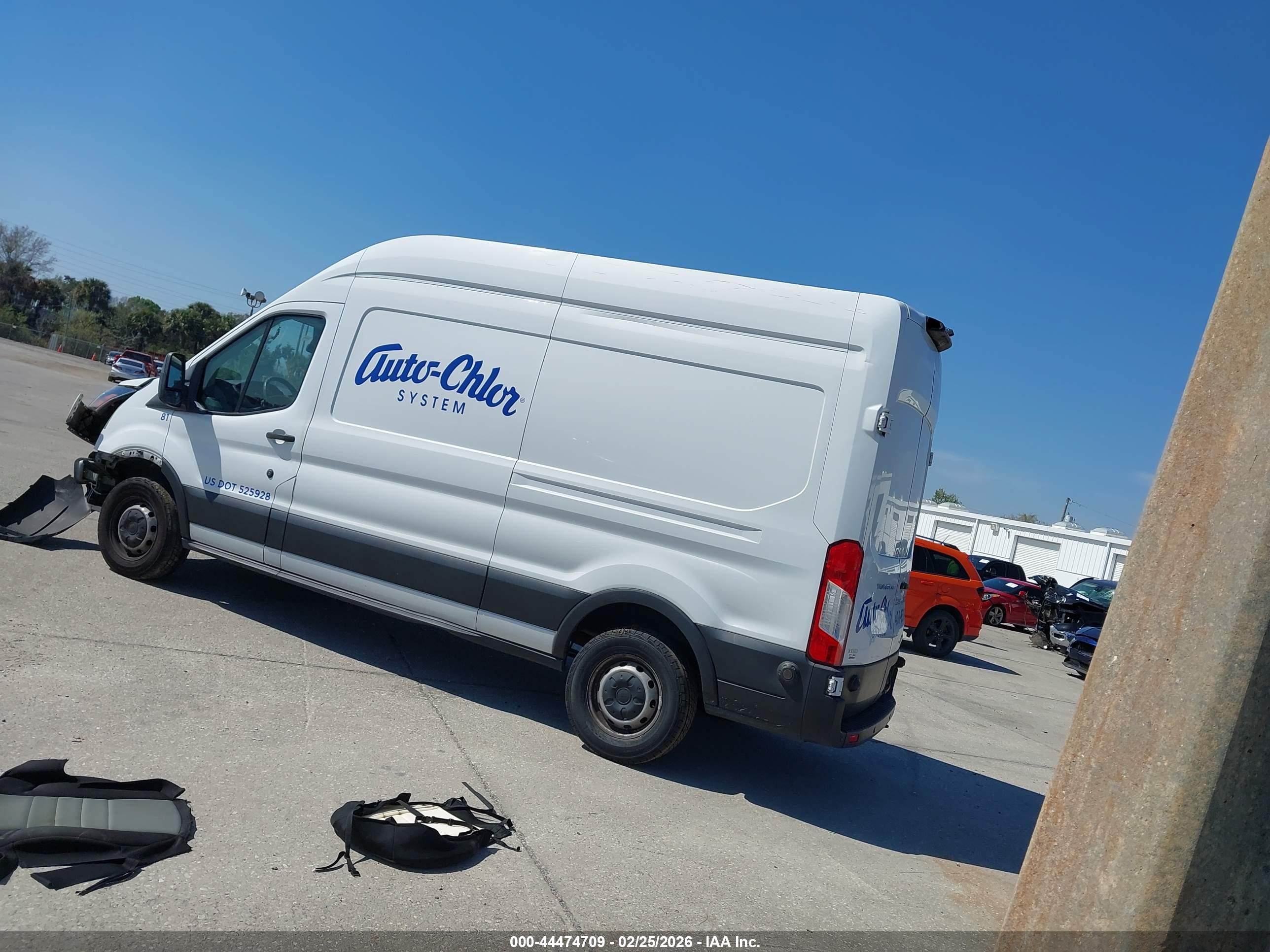 FORD TRANSIT-250 image 3