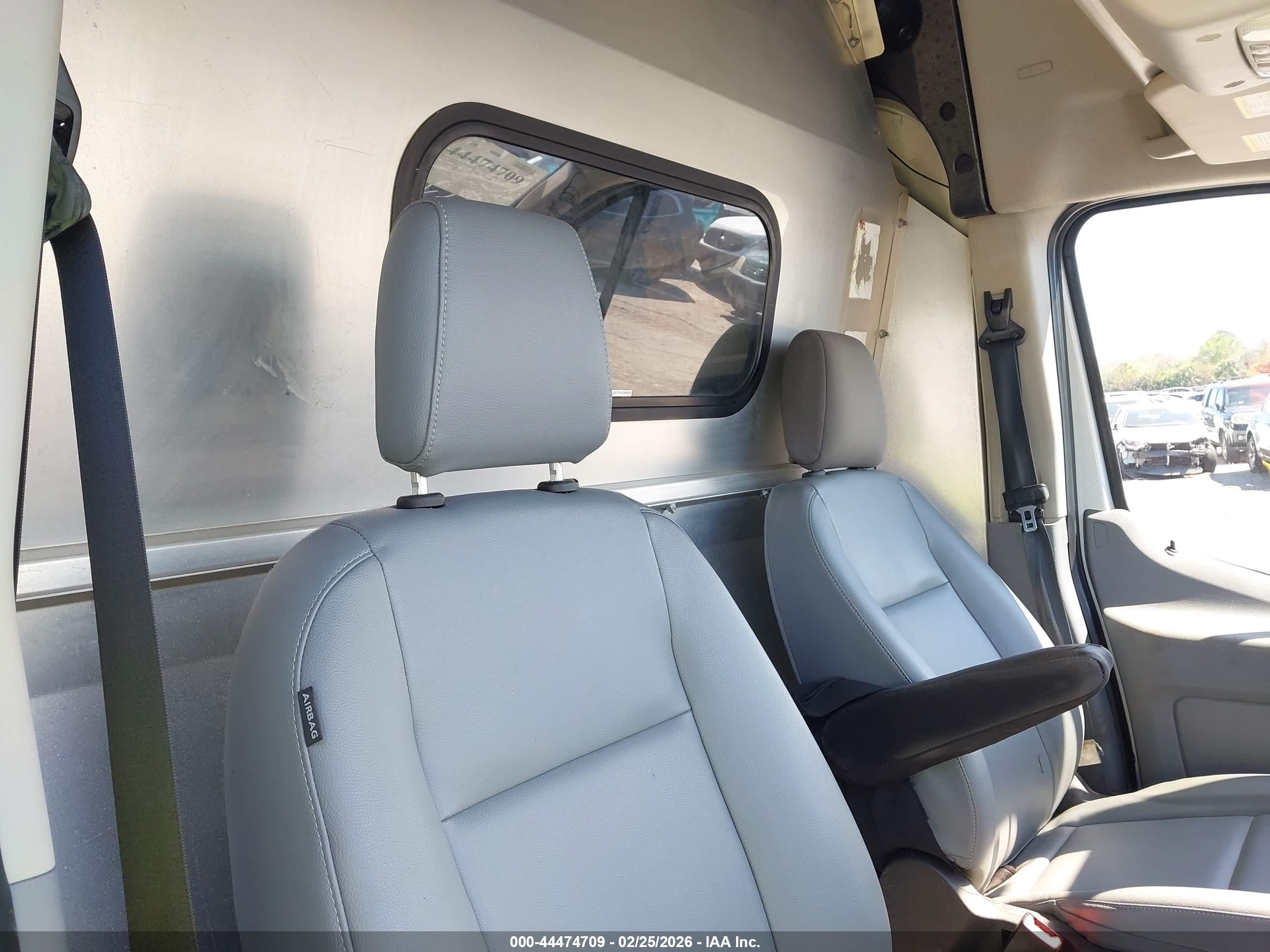 FORD TRANSIT-250 image 8