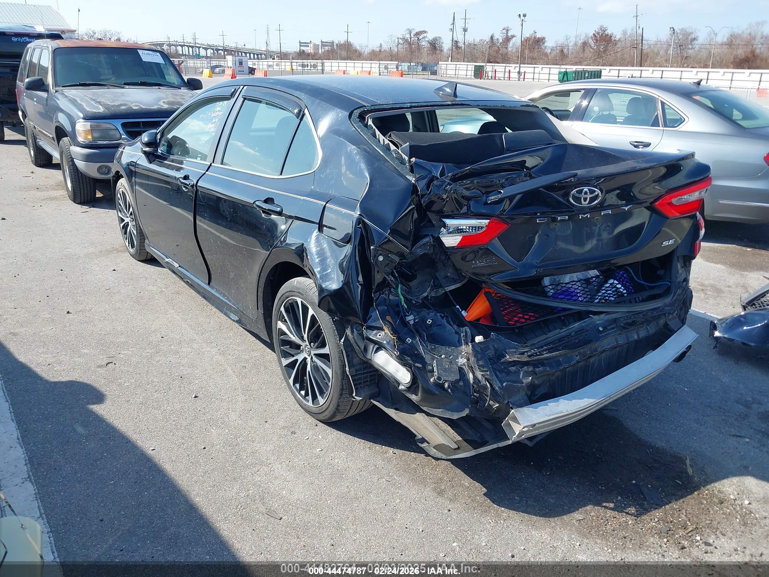 TOYOTA CAMRY image 3
