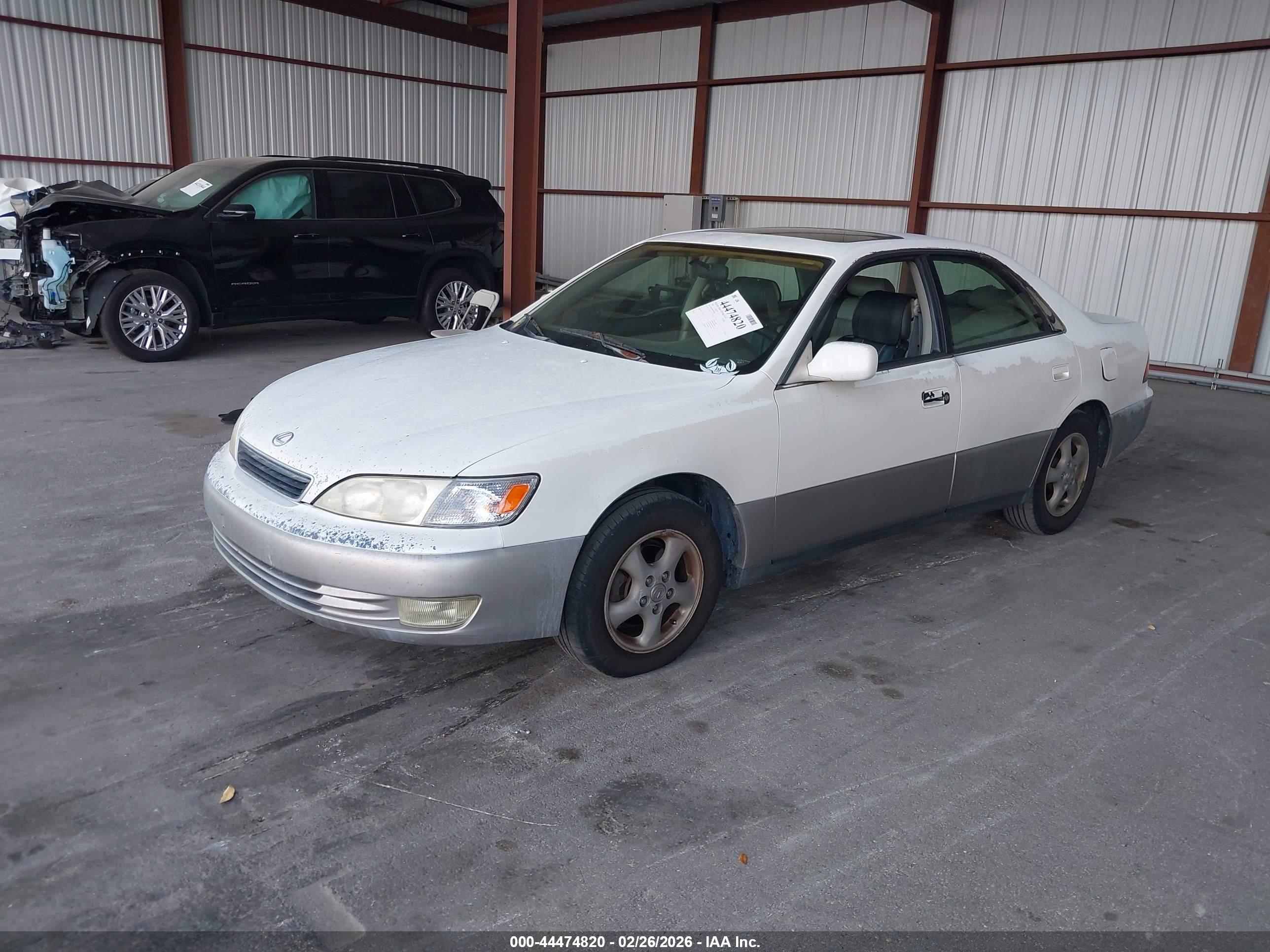 LEXUS ES image 2