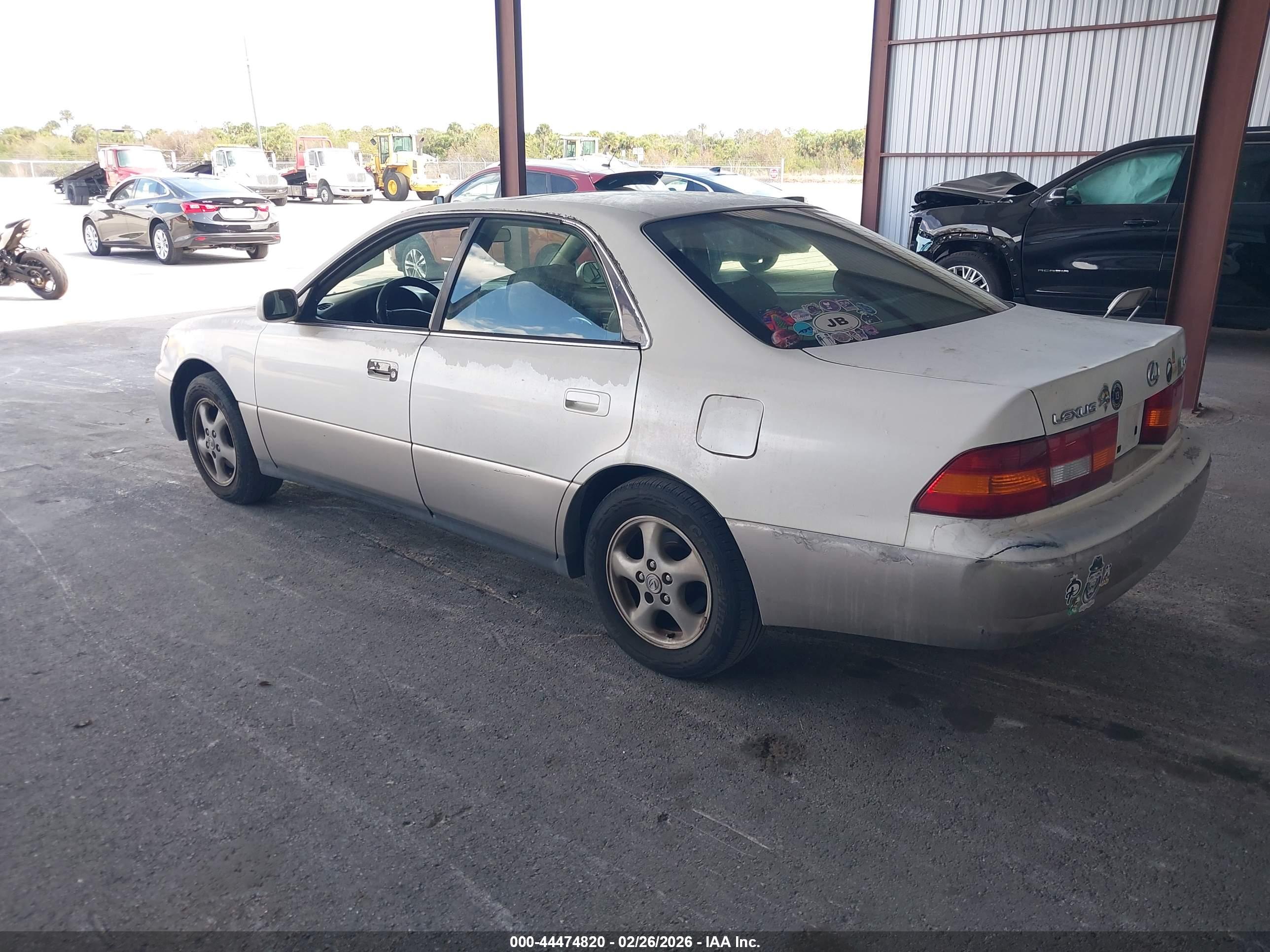 LEXUS ES image 3