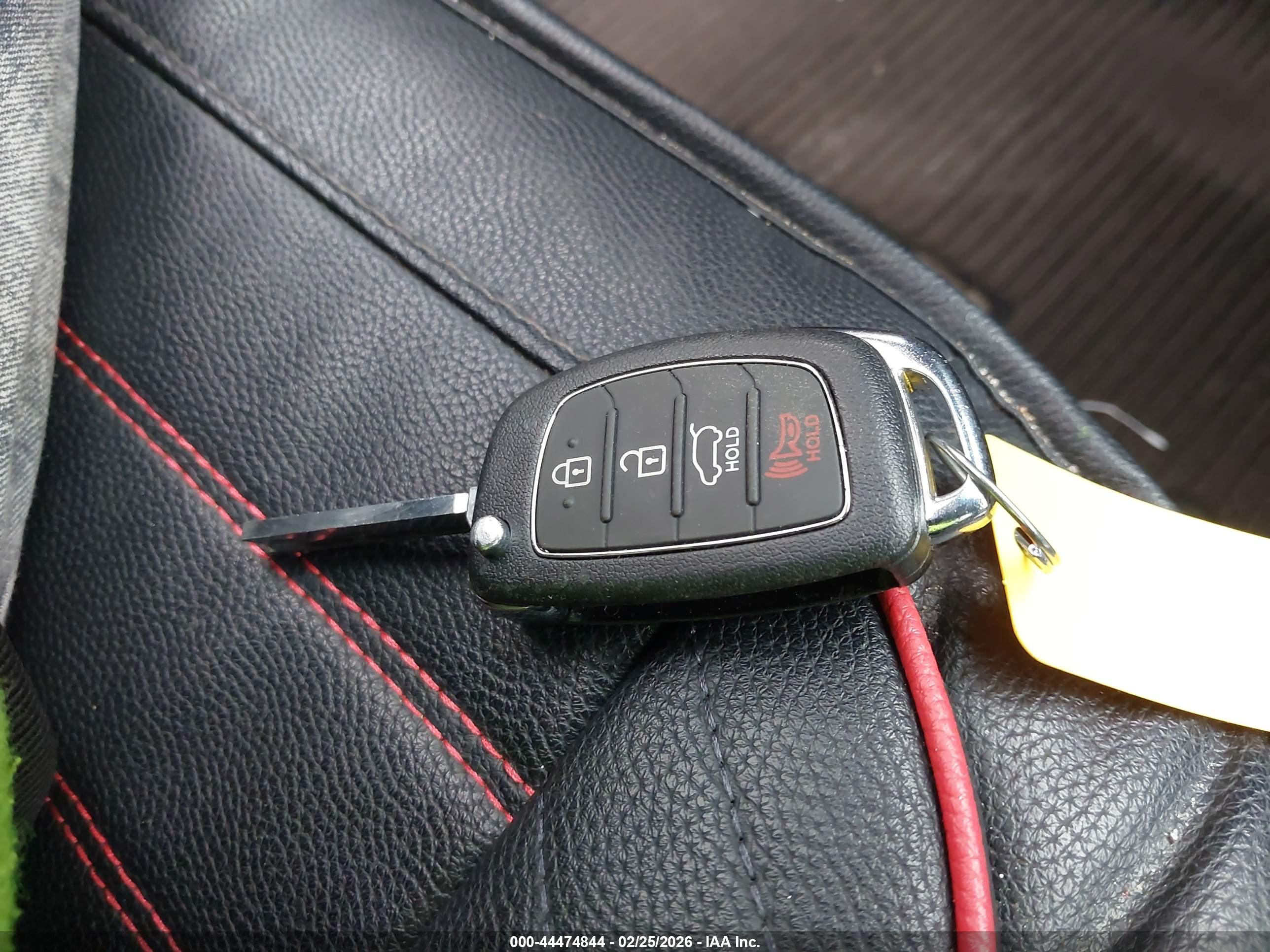 HYUNDAI SANTA image 11