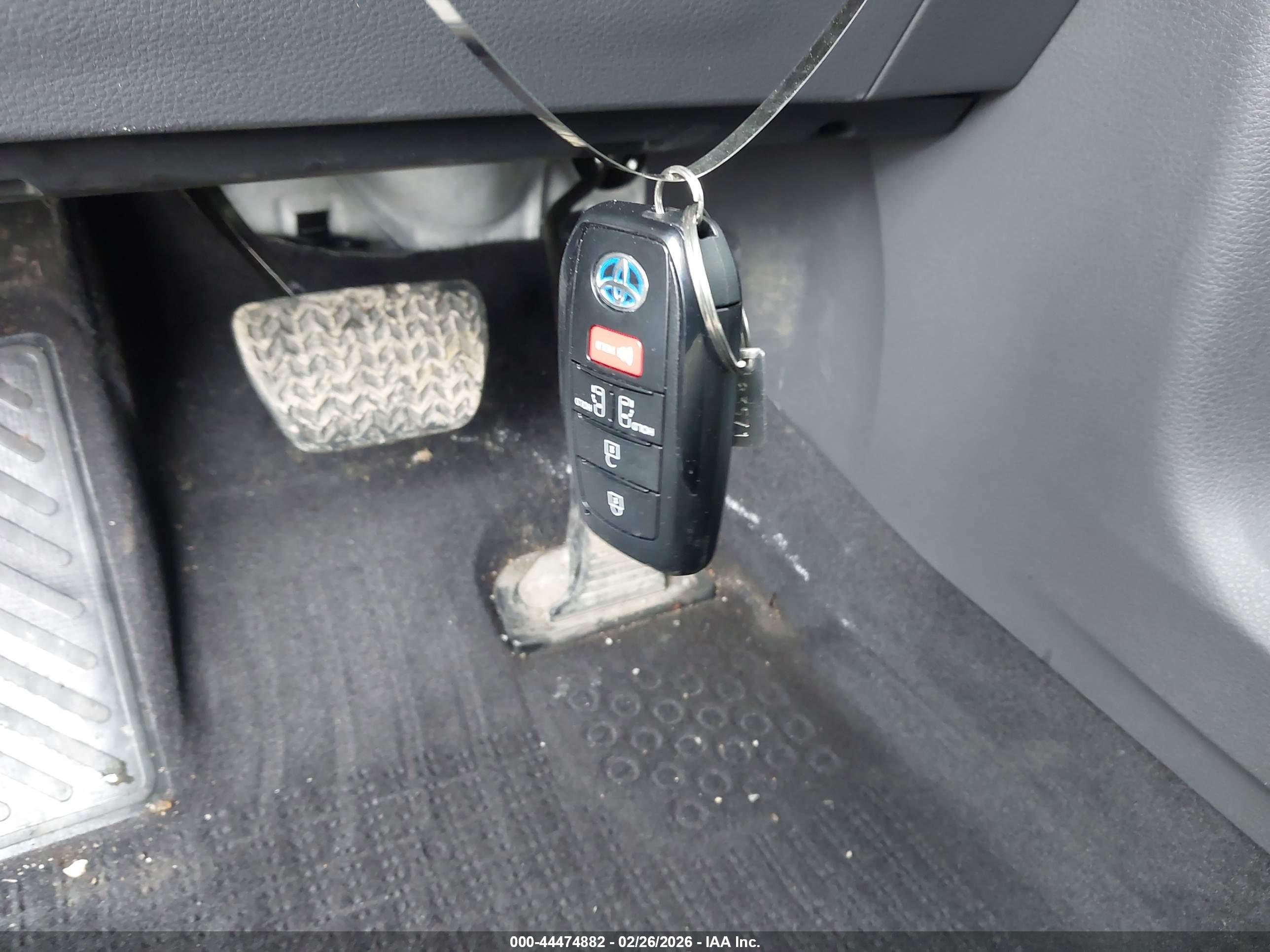 TOYOTA SIENNA image 11