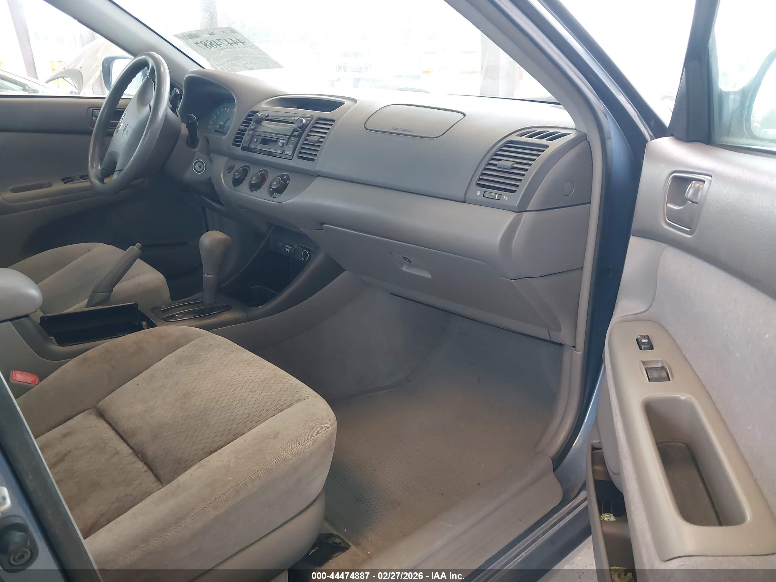 TOYOTA CAMRY image 5