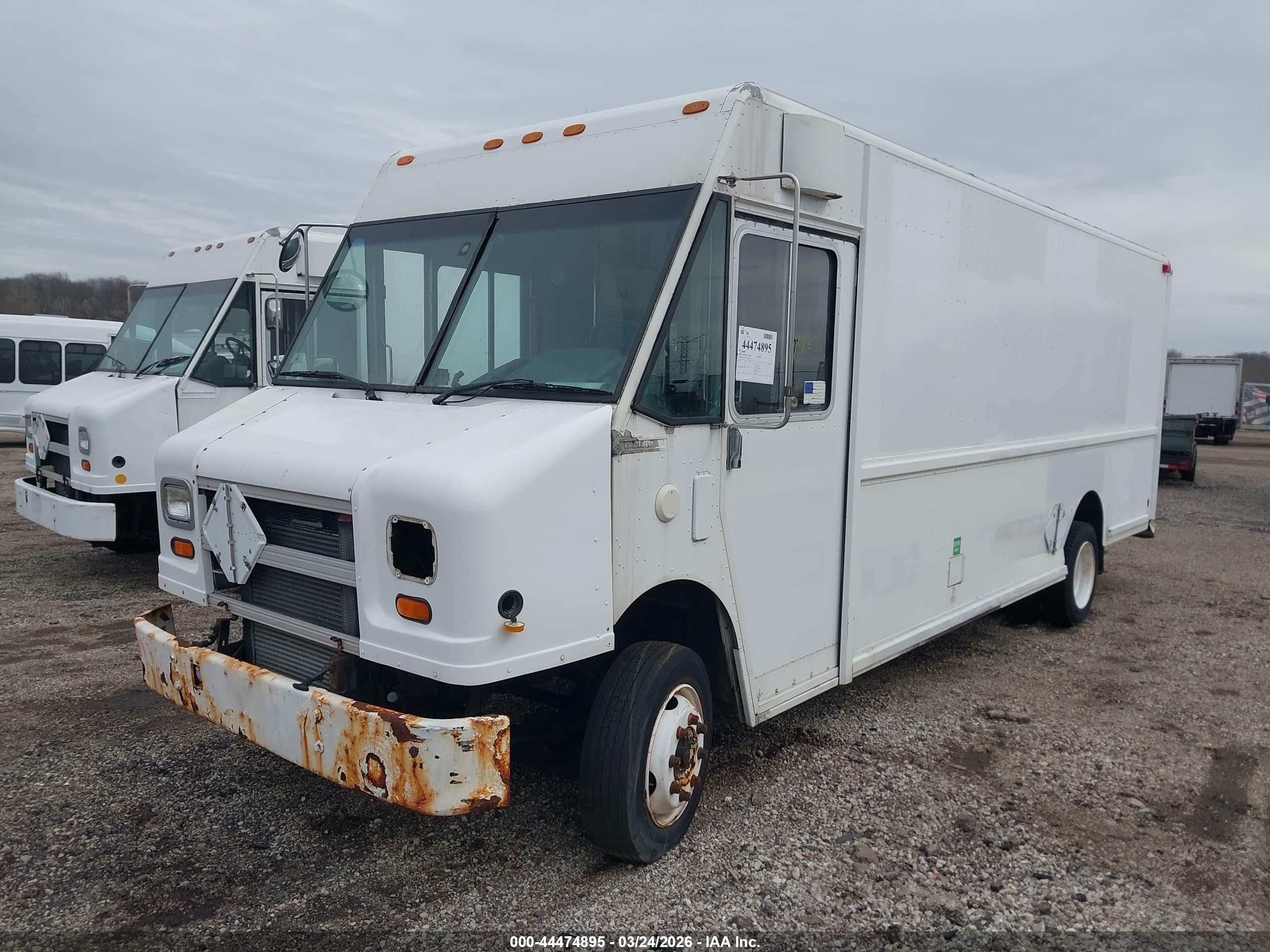 FREIGHTLINER CHASSIS image 2