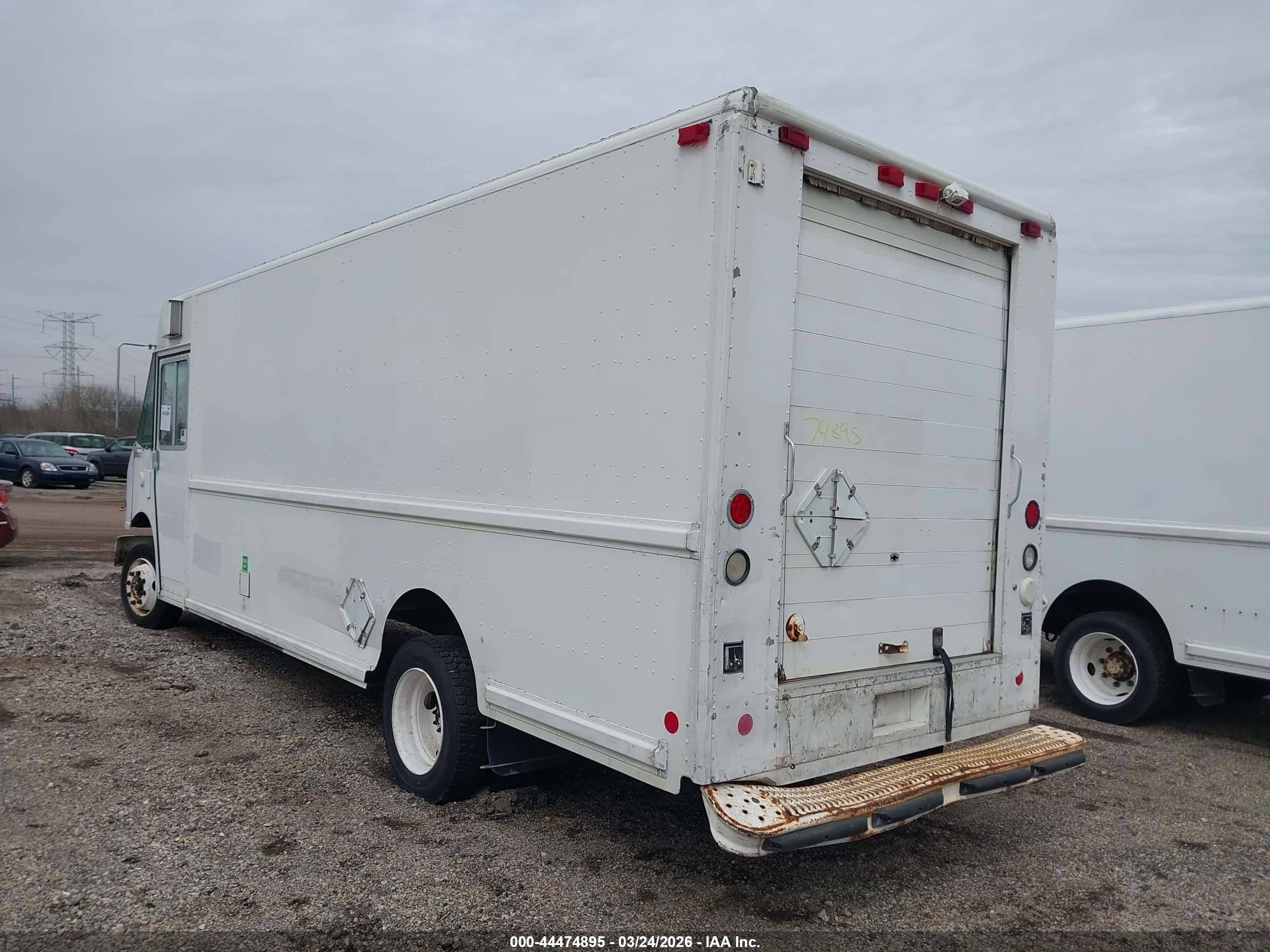 FREIGHTLINER CHASSIS image 3
