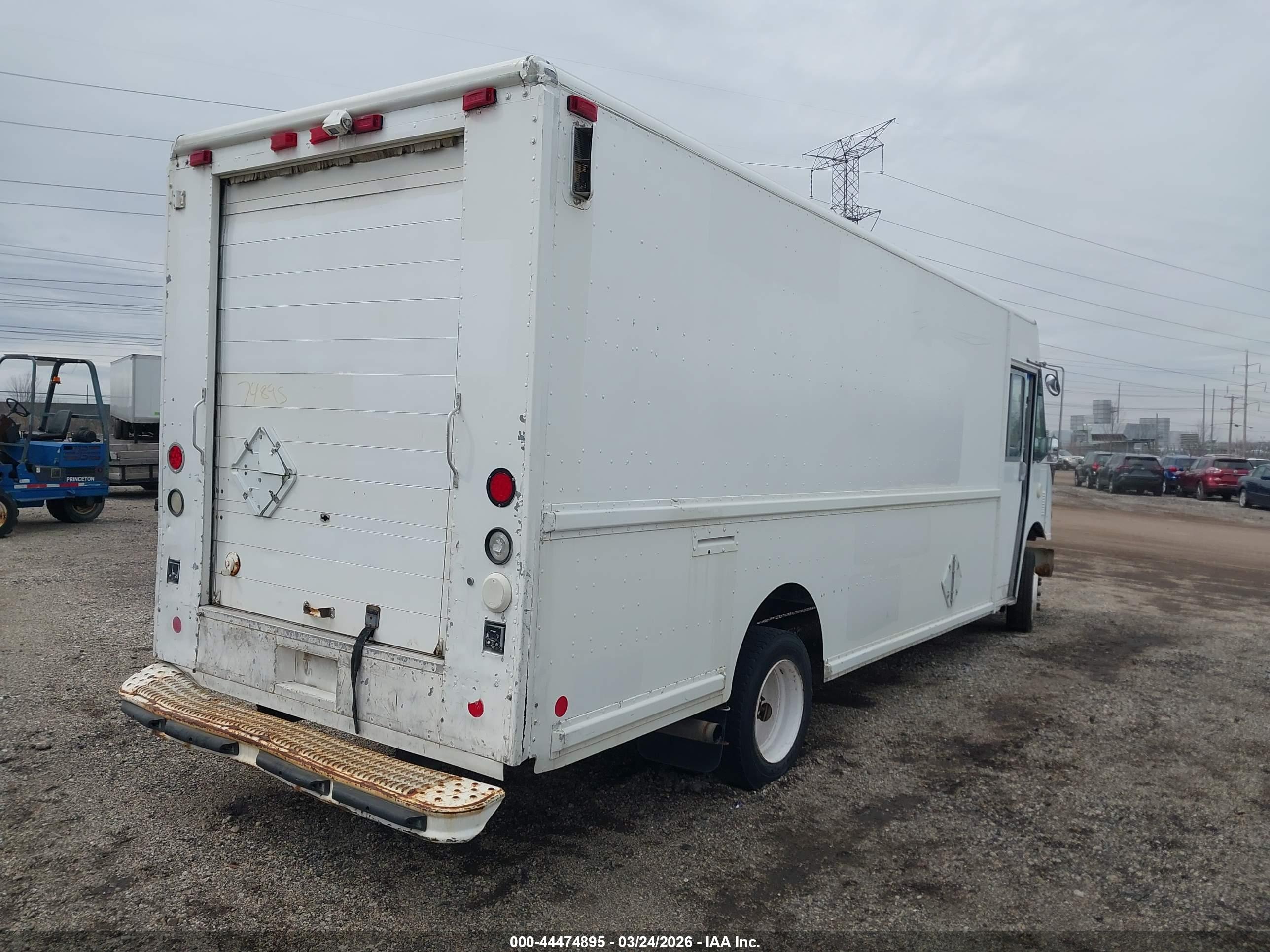 FREIGHTLINER CHASSIS image 4