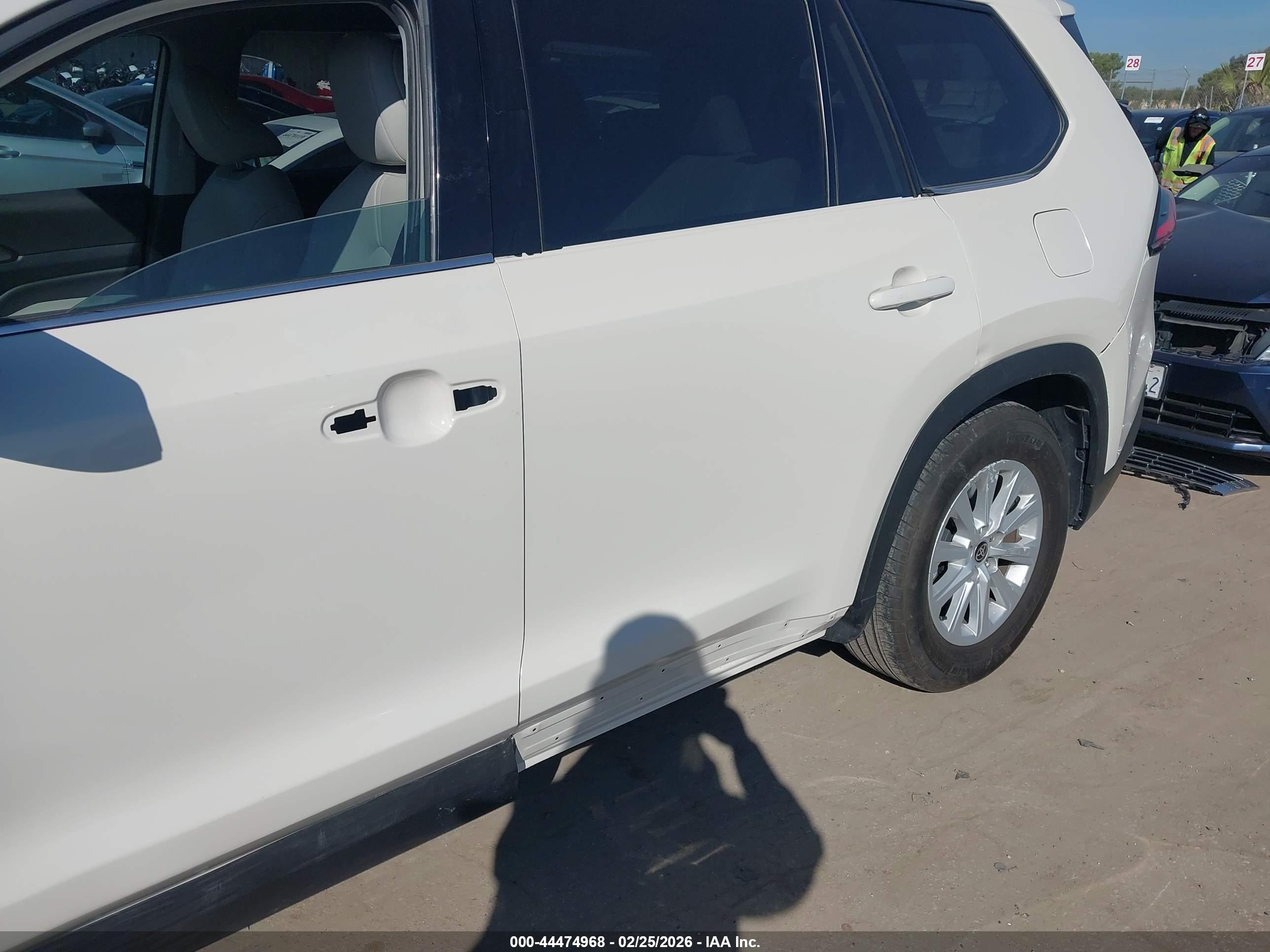 TOYOTA GRAND image 6