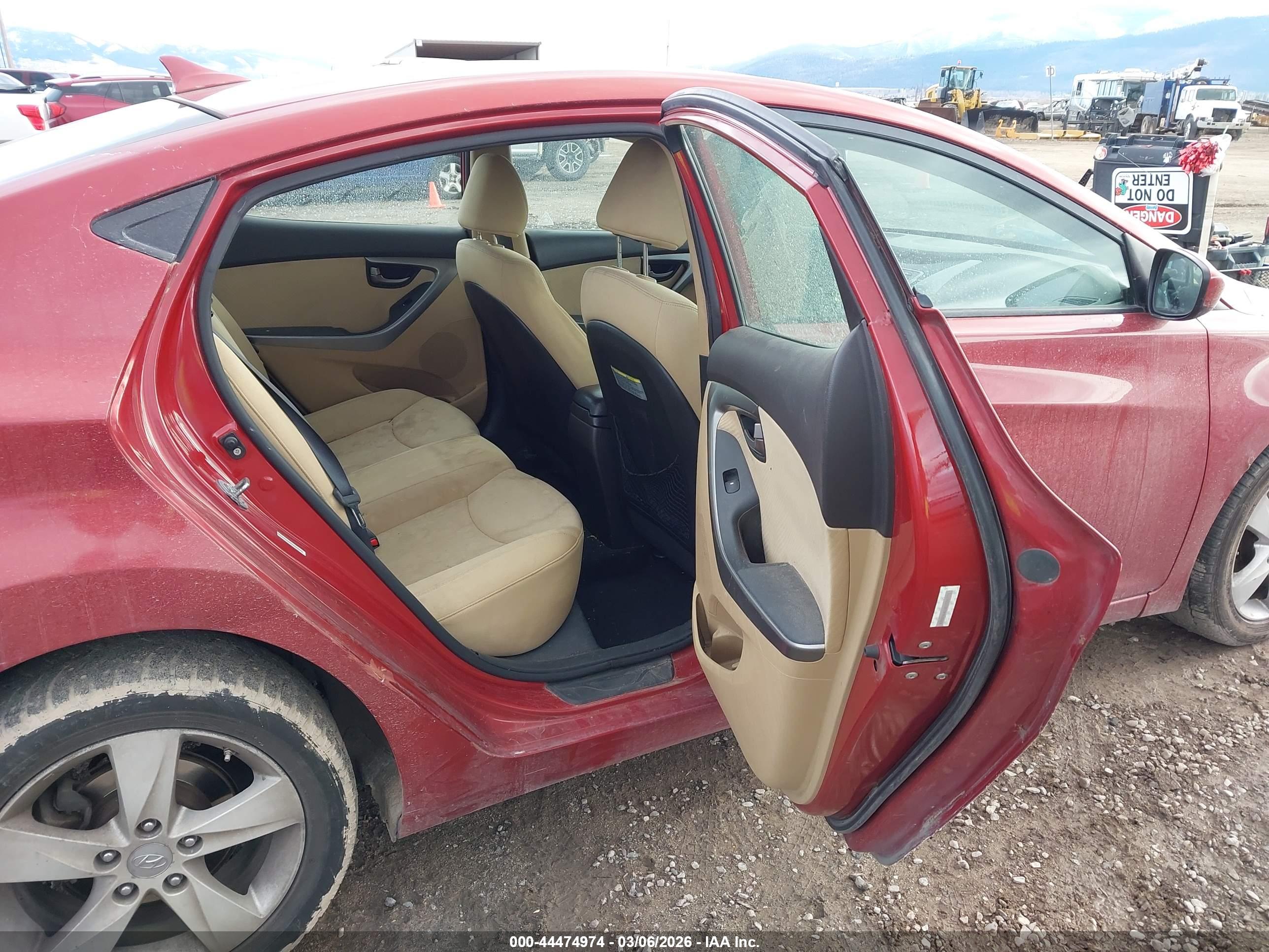 HYUNDAI ELANTRA image 8