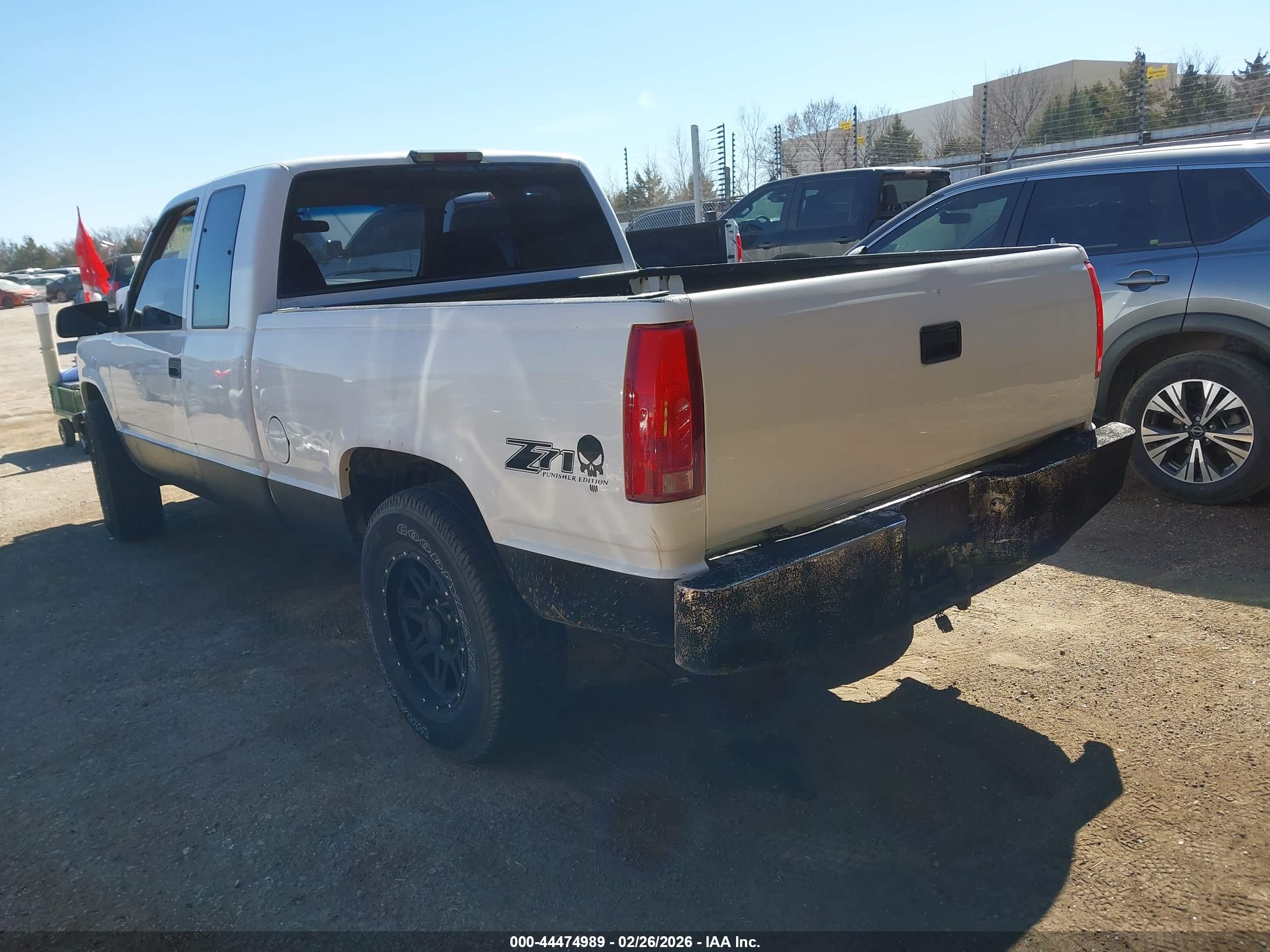 CHEVROLET GMT-400 image 3