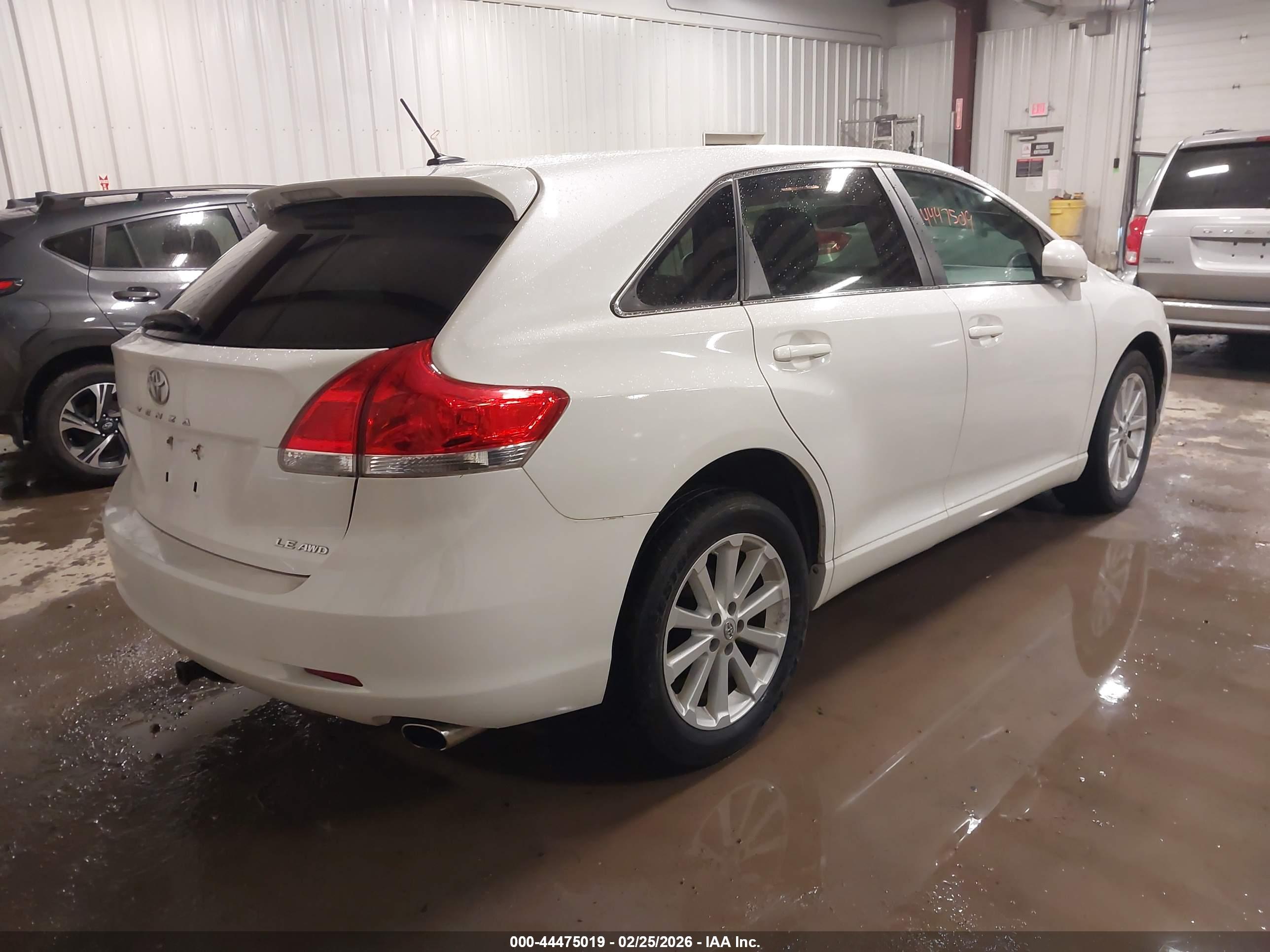 TOYOTA VENZA image 4