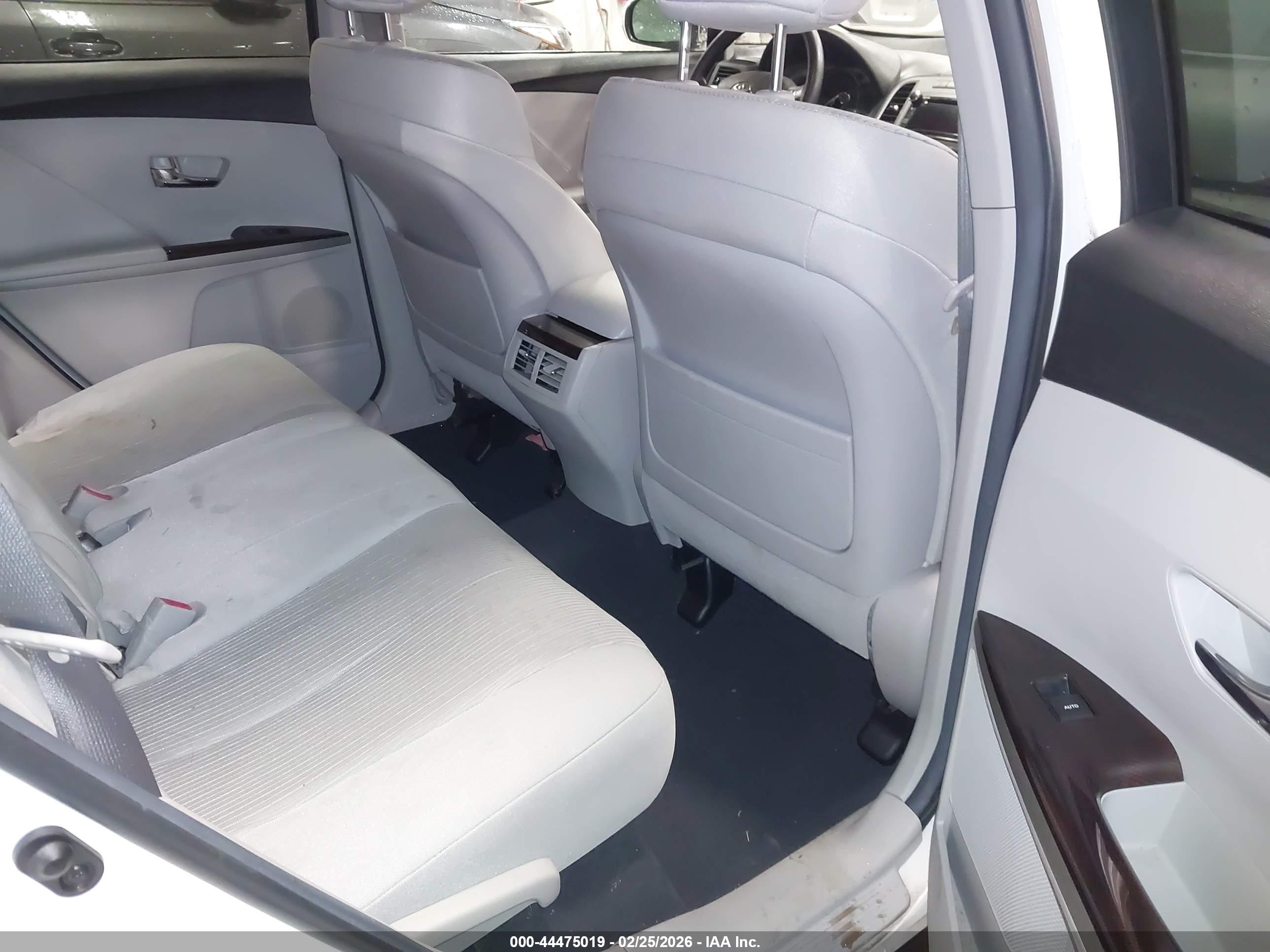 TOYOTA VENZA image 8