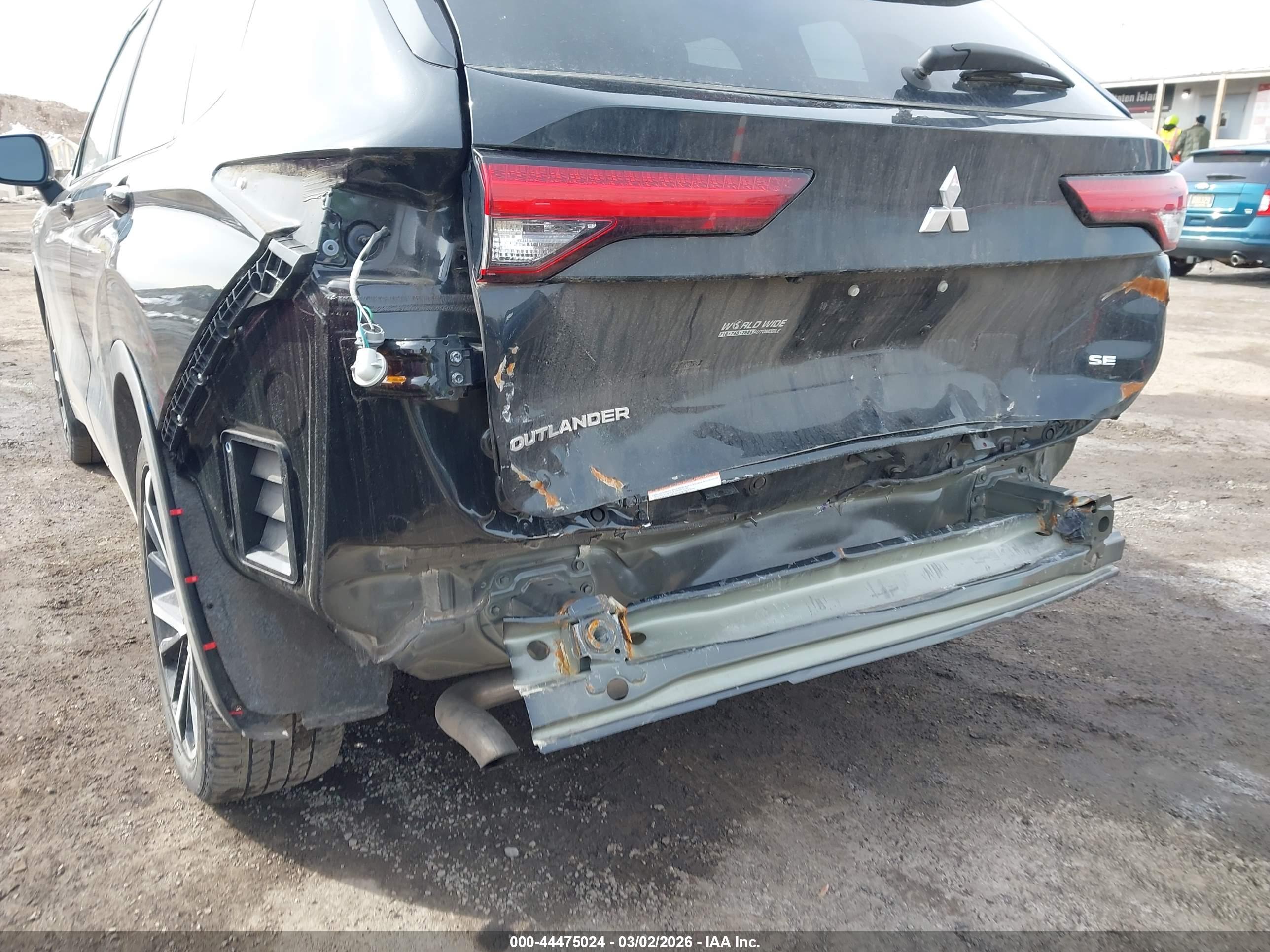 MITSUBISHI OUTLANDER image 6