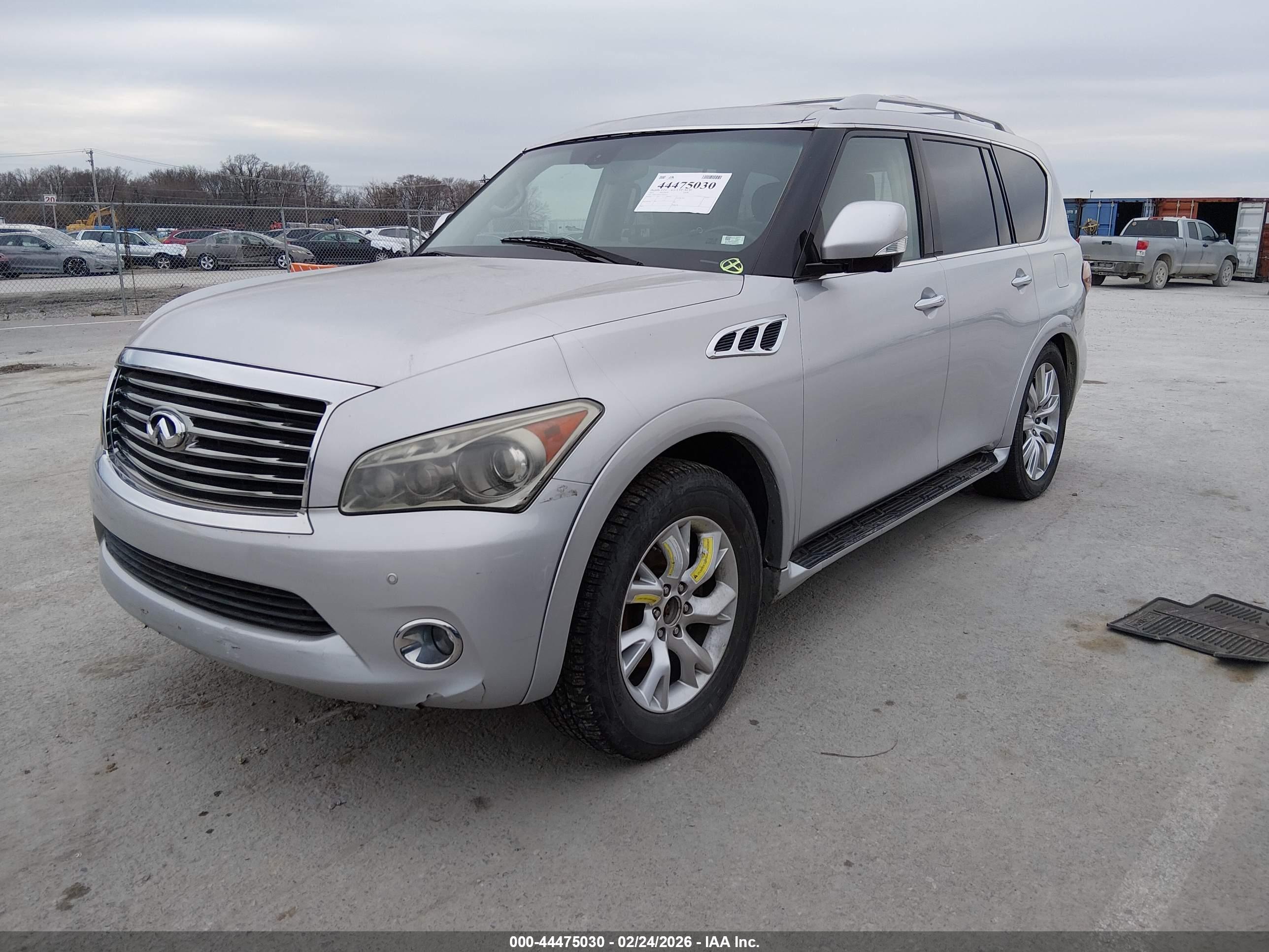 INFINITI QX56 image 2