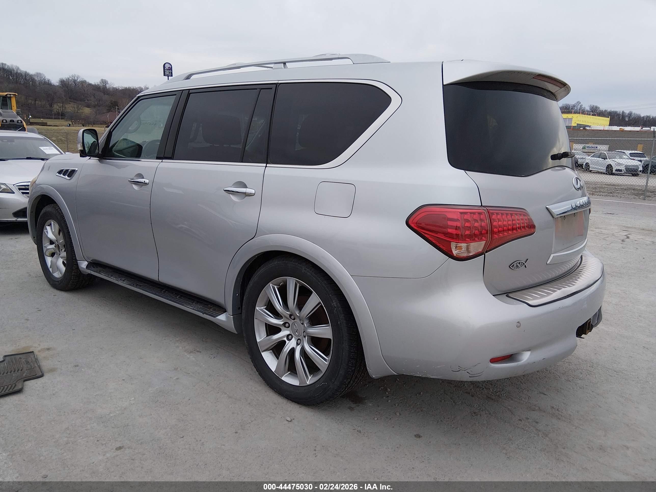INFINITI QX56 image 3