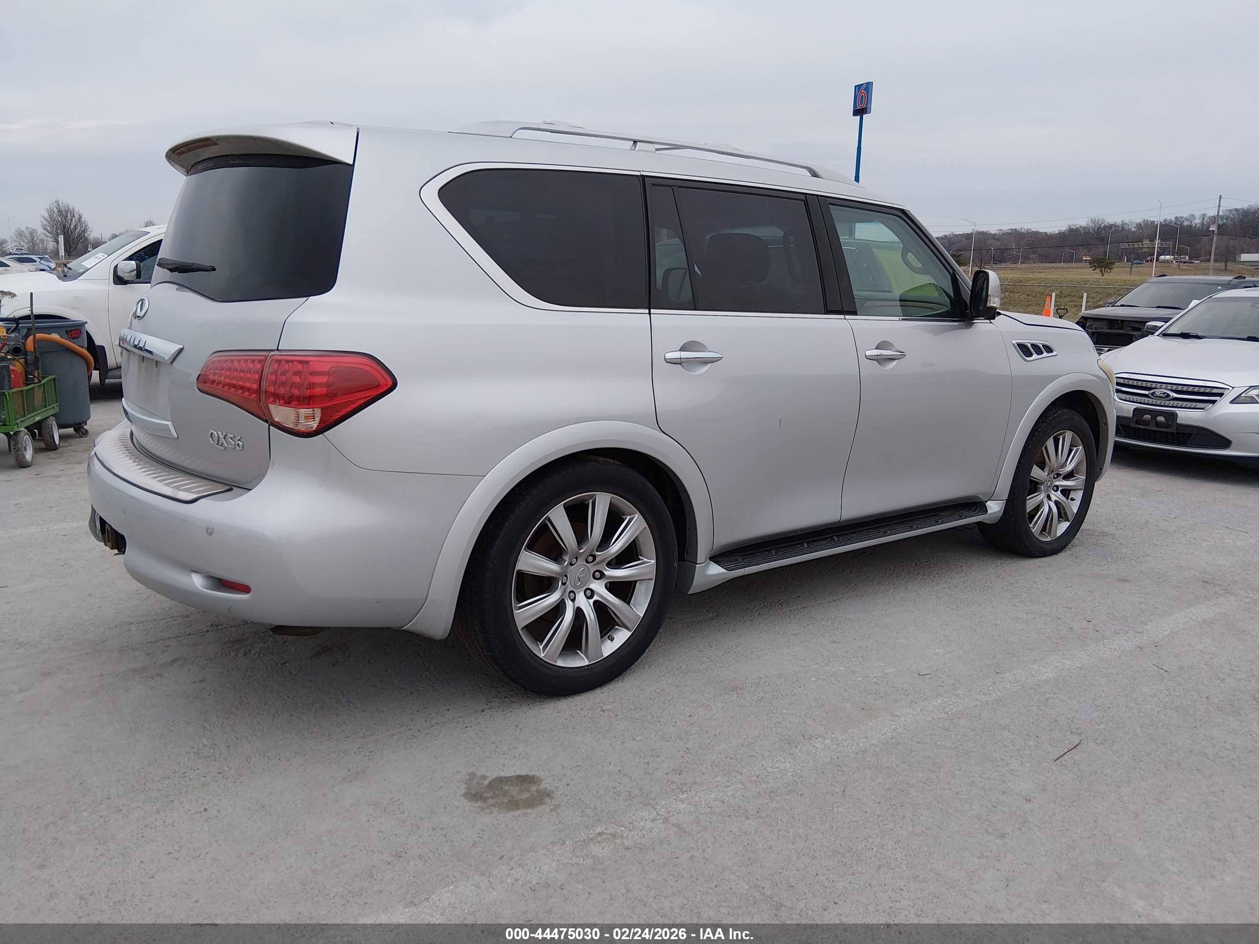 INFINITI QX56 image 4