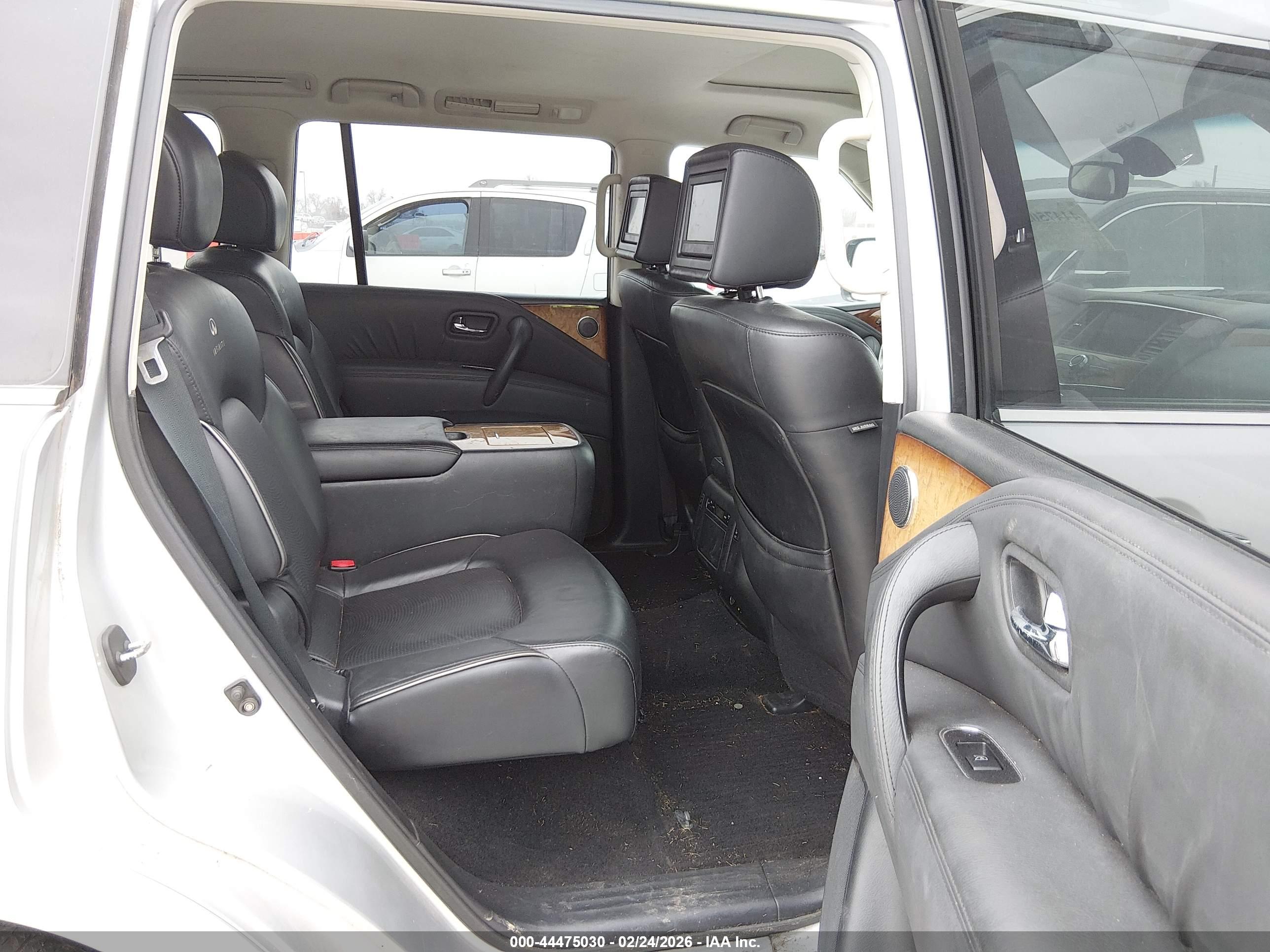 INFINITI QX56 image 8