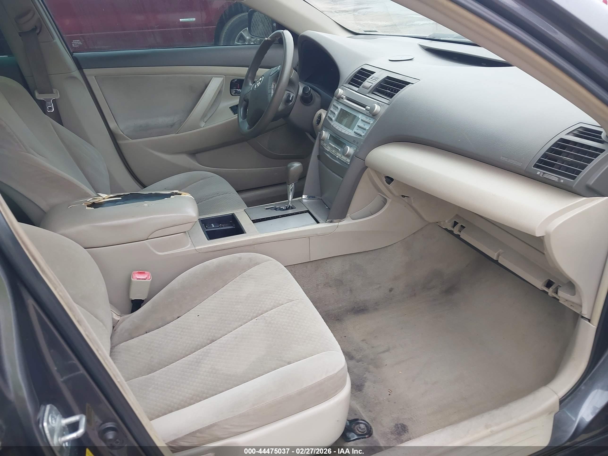 TOYOTA CAMRY image 5